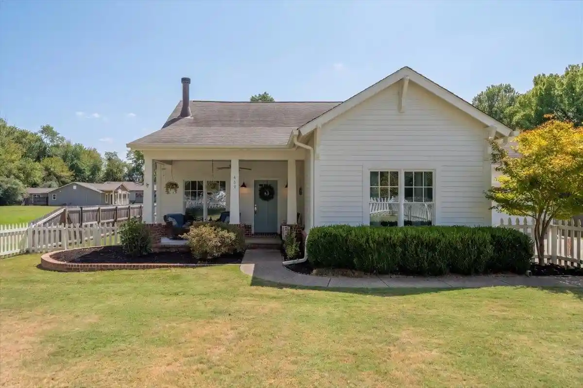Photo 1 of Single family home for sale at 469 S Rowlett St, Collierville, TN 38017 | MLS# 10230109 | Listing updated on 2026-09-17
