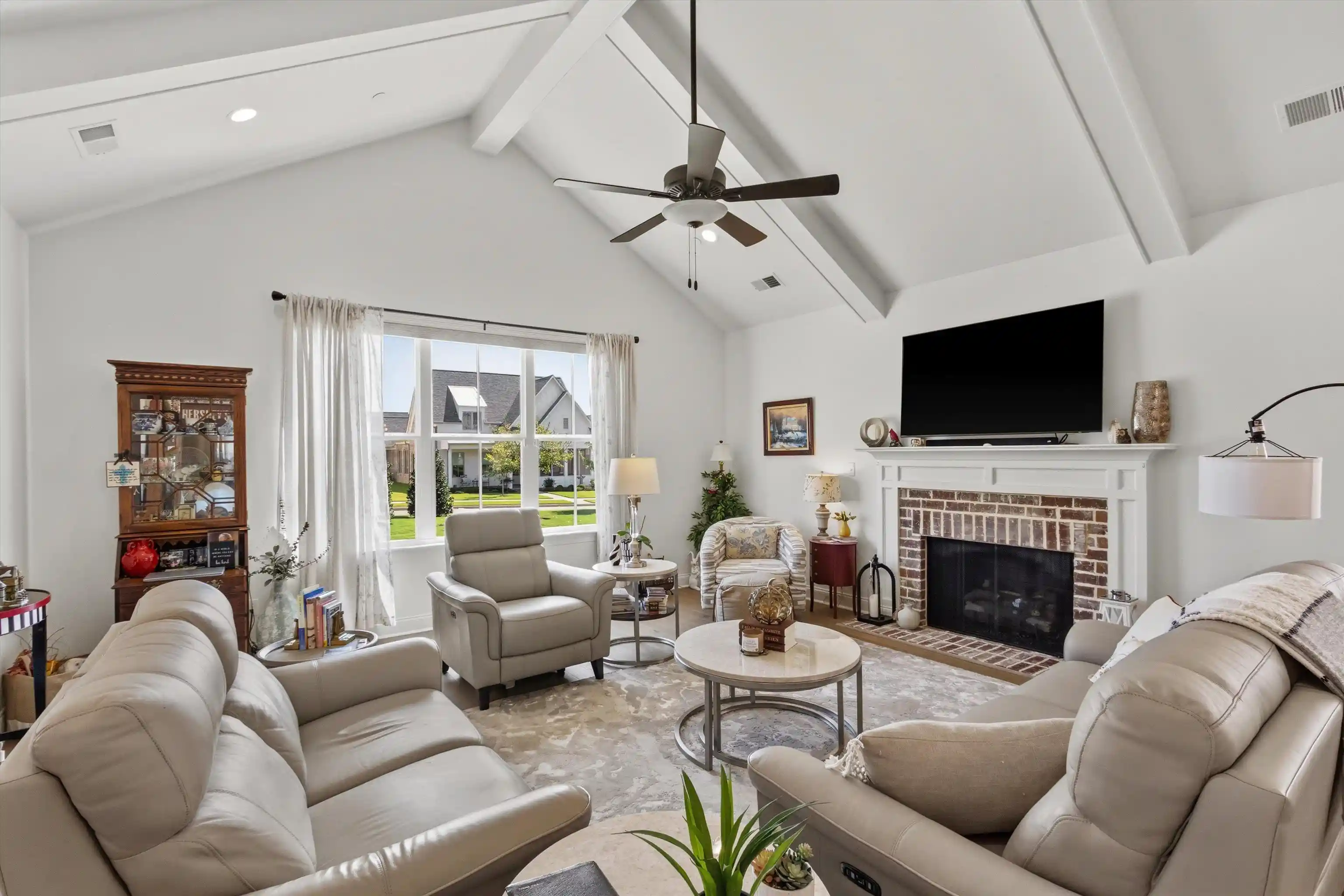Photo 2 of Sale Pending at 2135 N Greenbrier Lakes Blvd, Collierville, TN 38017 | MLS# 10230113 | Listing updated on 2026-09-13