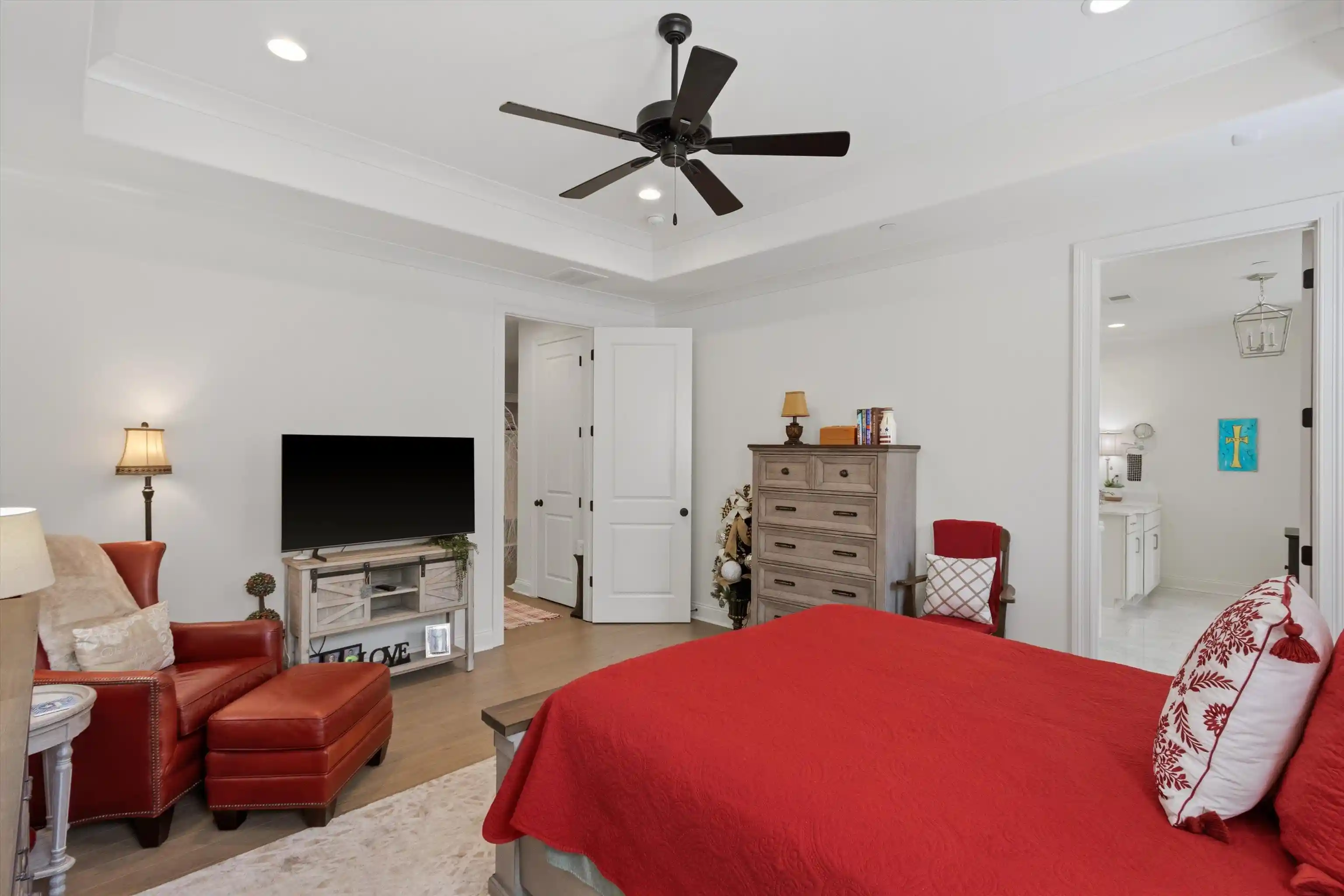 Photo 3 of Sale Pending at 2135 N Greenbrier Lakes Blvd, Collierville, TN 38017 | MLS# 10230113 | Listing updated on 2026-09-13