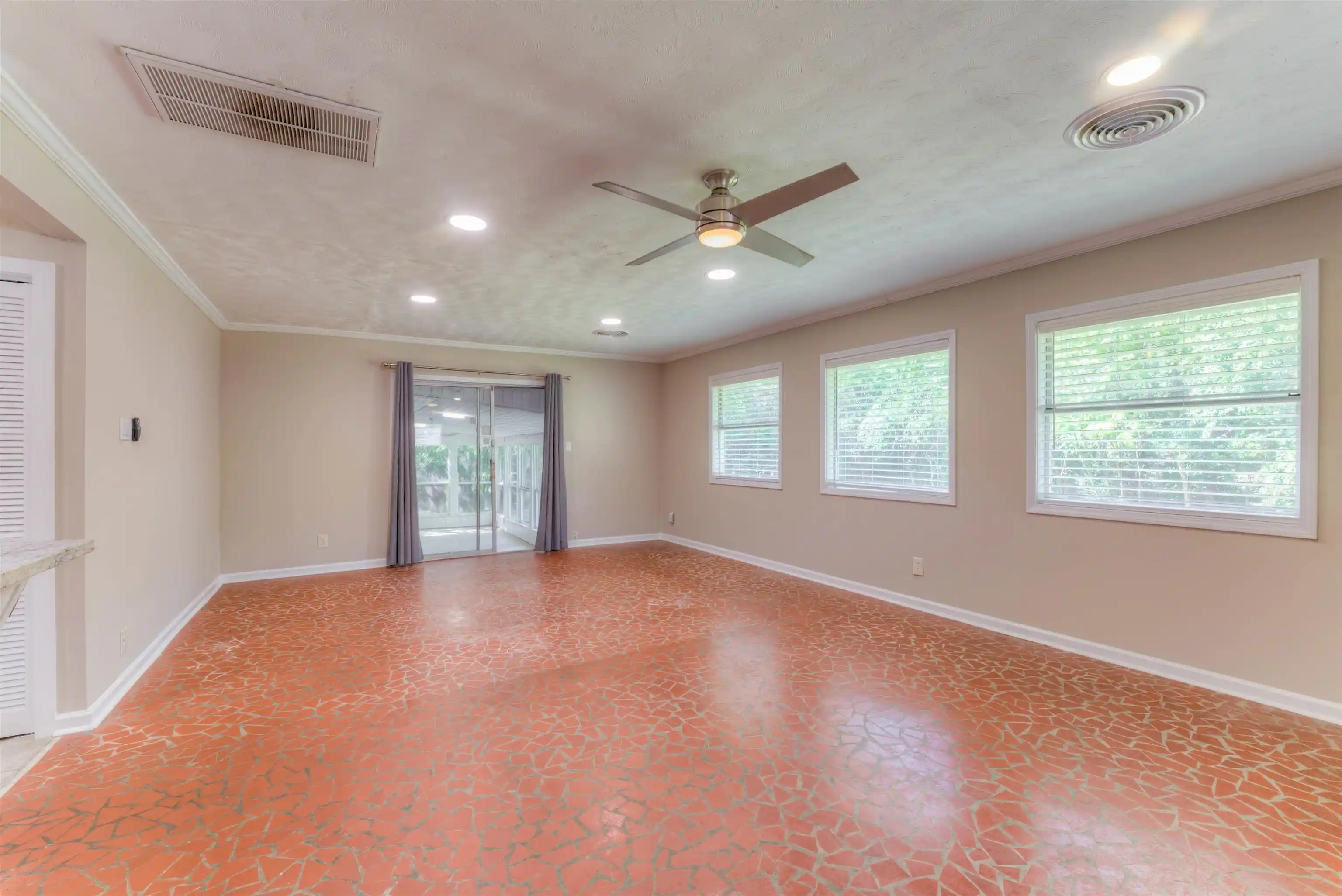 Photo 3 of Single family home for sale at 4172 Oaksedge Dr, Memphis, TN 38117 | MLS# 10230115 | Listing updated on 2026-09-29