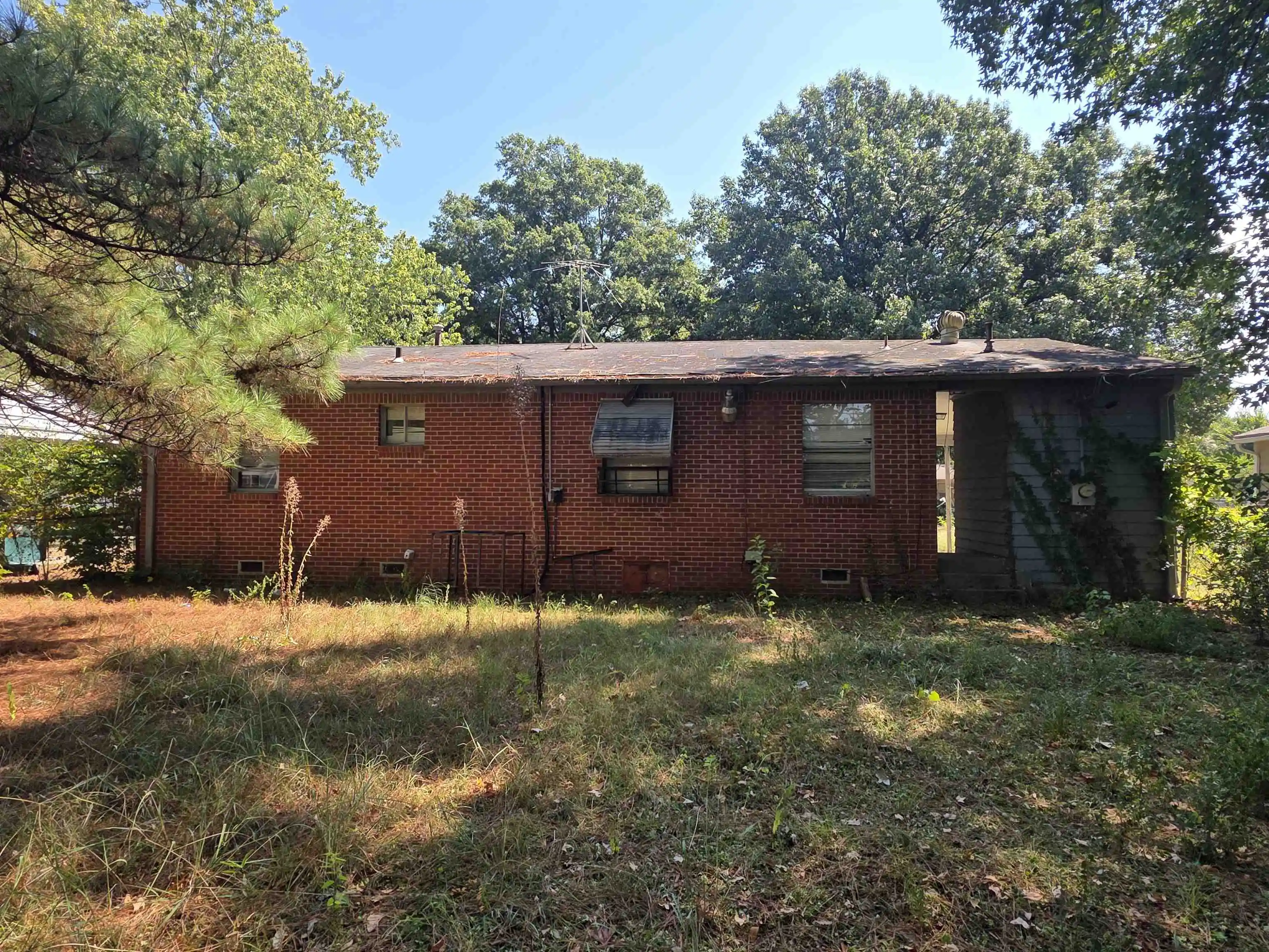 Photo 3 of Single family home for sale at 5597 Loch Lomond Dr, Memphis, TN 38116 | MLS# 10230139 | Listing updated on 2026-09-10