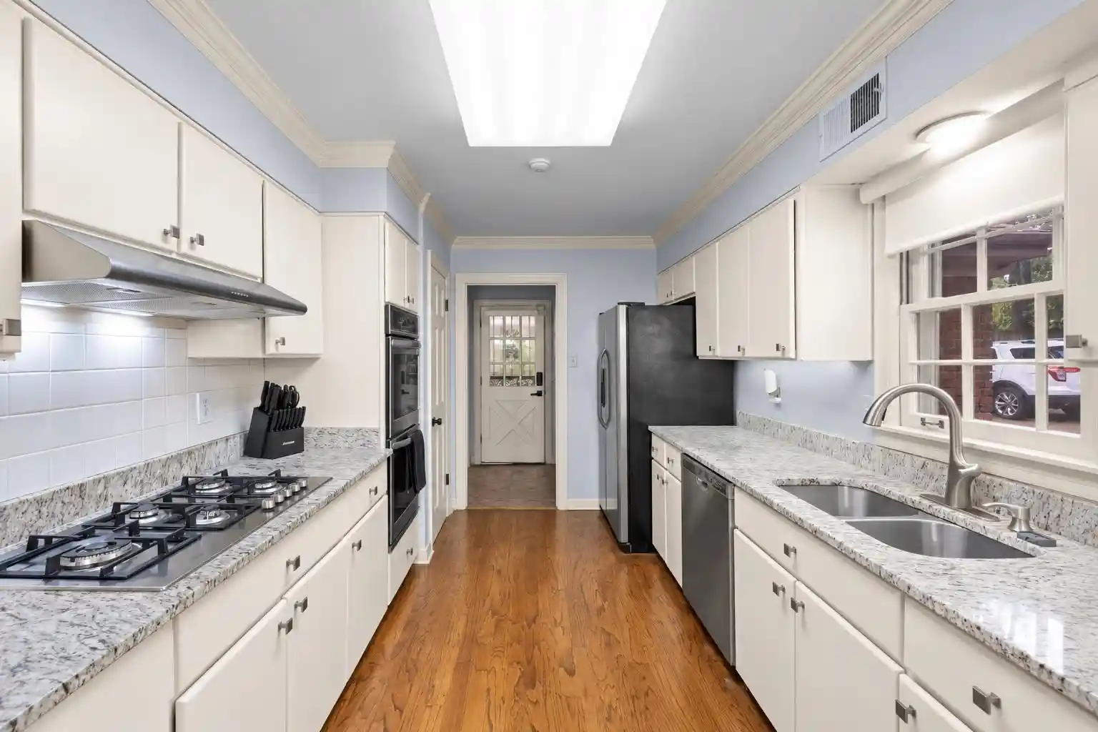 Photo 2 of Single family home for sale at 6631 Poplar Pike, Memphis, TN 38119 | MLS# 10230148 | Listing updated on 2026-10-23