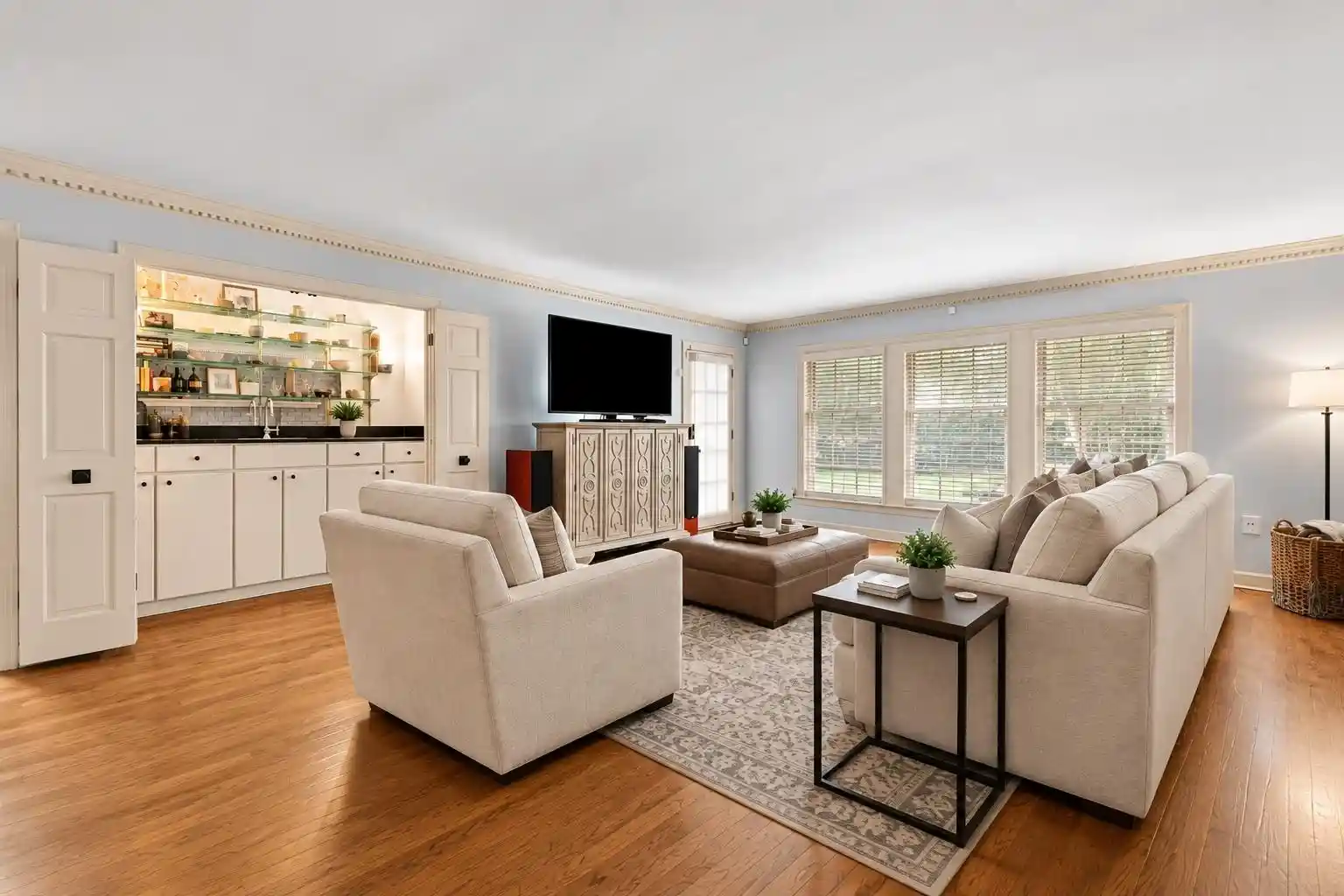 Photo 4 of Single family home for sale at 6631 Poplar Pike, Memphis, TN 38119 | MLS# 10230148 | Listing updated on 2026-10-23