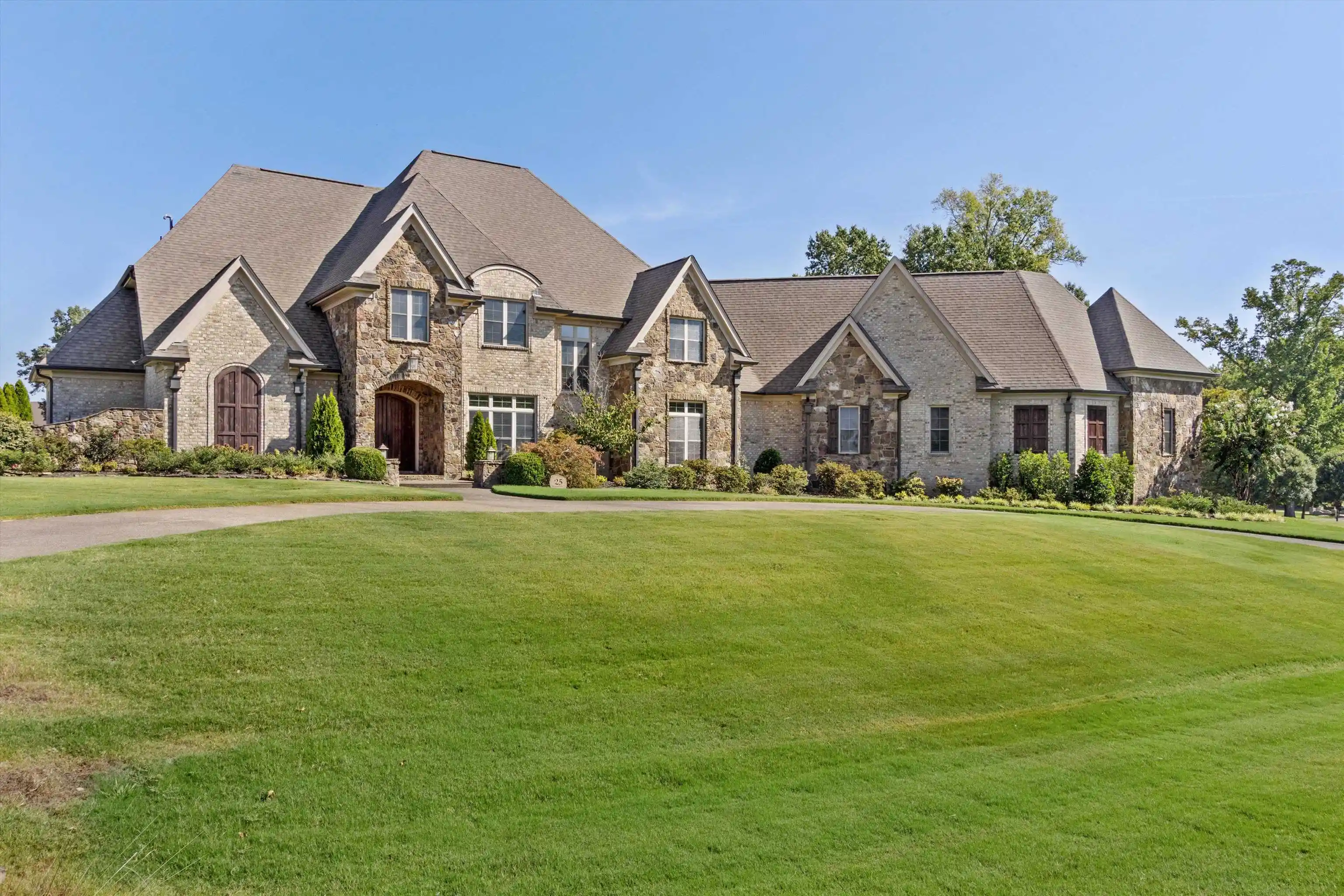 Photo 1 of Mansion for sale at 25 Buckingham Ct, Eads, TN 38028 | MLS# 10230188 | Listing updated on 2026-10-06