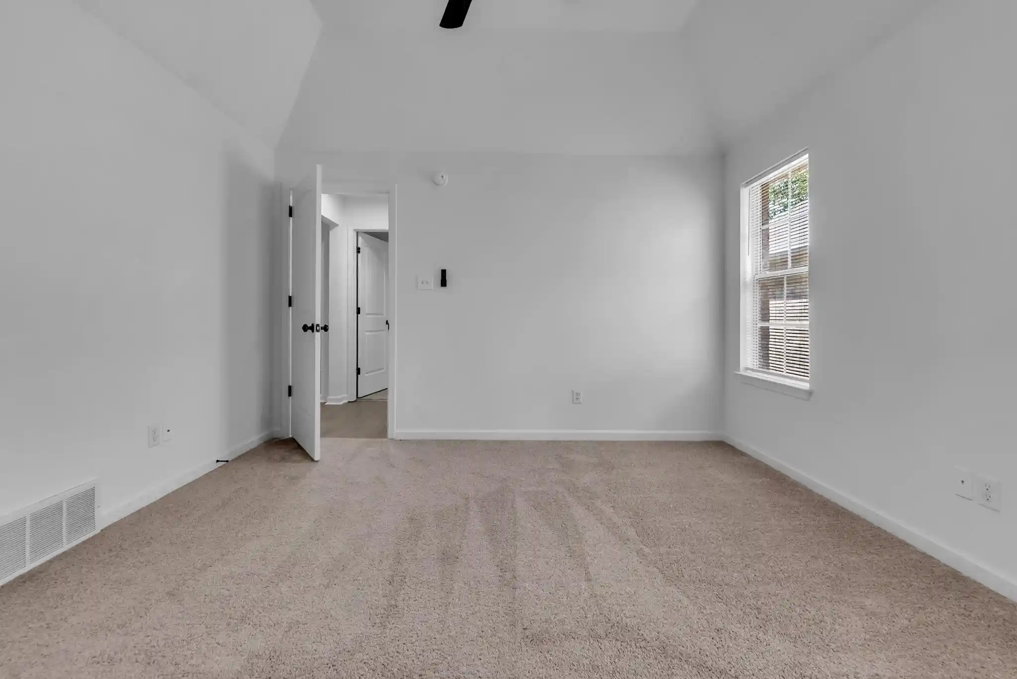 Photo 4 of Single family home for sale at 10201 Evening Hl Dr, Cordova, TN 38016 | MLS# 10230189 | Listing updated on 2026-09-21