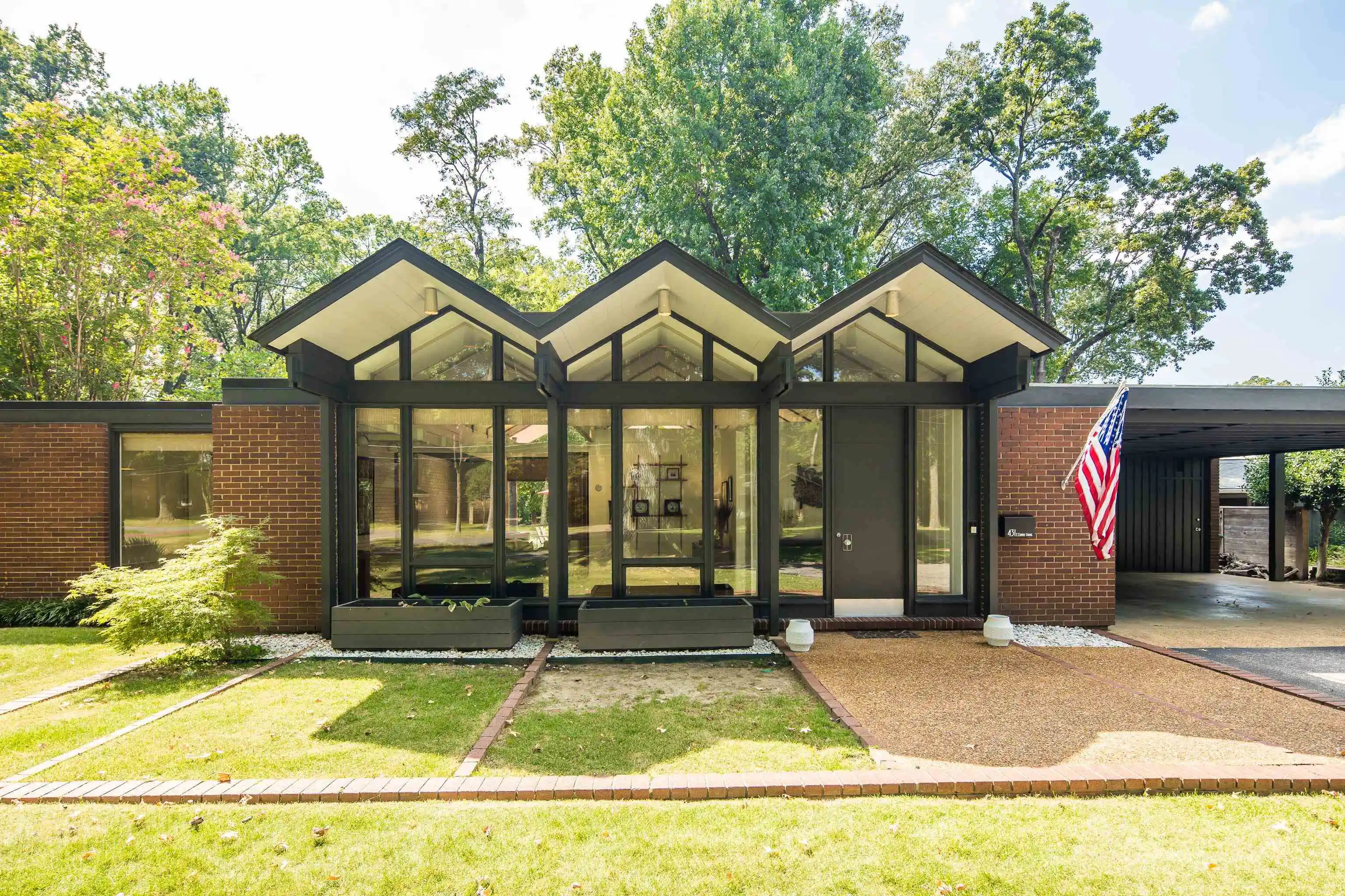 Photo 1 of Sale Pending at 431 E Erwin Dr, Memphis, TN 38117 | MLS# 10230194 | Listing updated on 2026-09-25