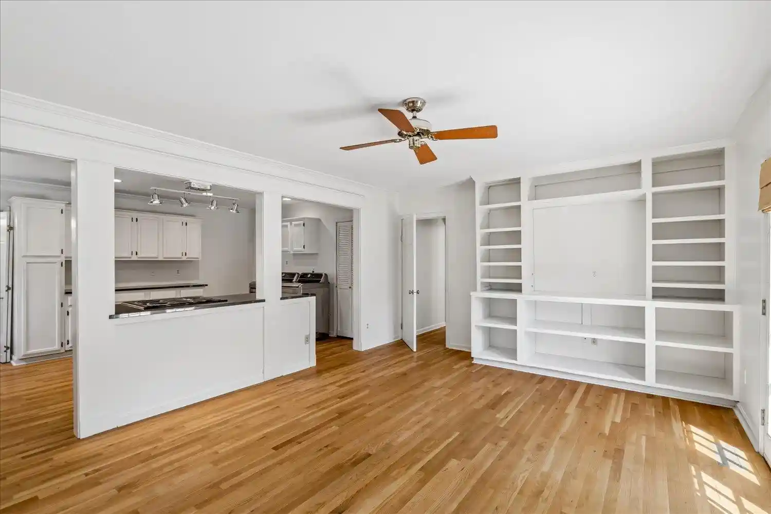 Photo 3 of Single family home for sale at 512 Lytle St, Memphis, TN 38122 | MLS# 10230240 | Listing updated on 2026-09-11