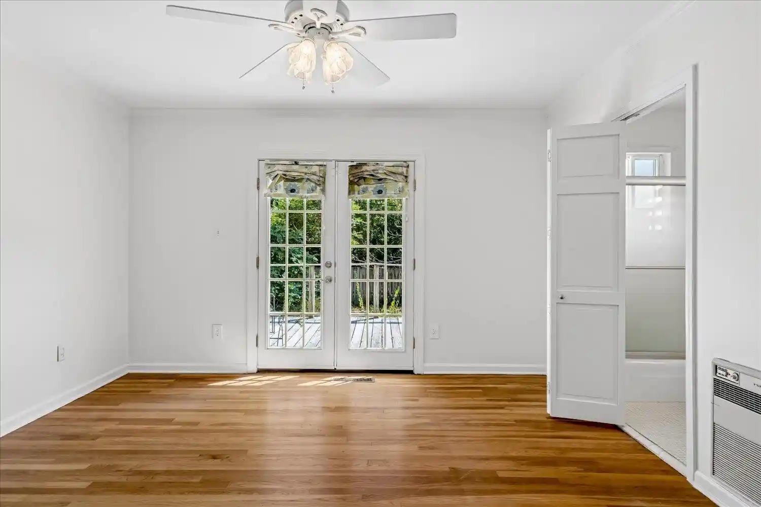 Photo 3 of Single family home for sale at 512 Lytle St, Memphis, TN 38122 | MLS# 10230240 | Listing updated on 2026-09-11