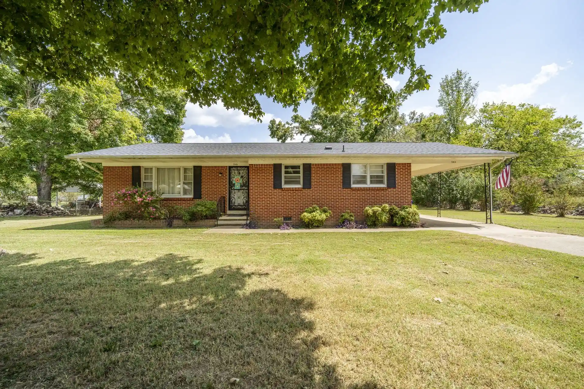 Photo 1 of Single family home for sale at 505 Harbert Dr, Savannah, TN 38372 | MLS# 10230242 | Listing updated on 2026-09-11