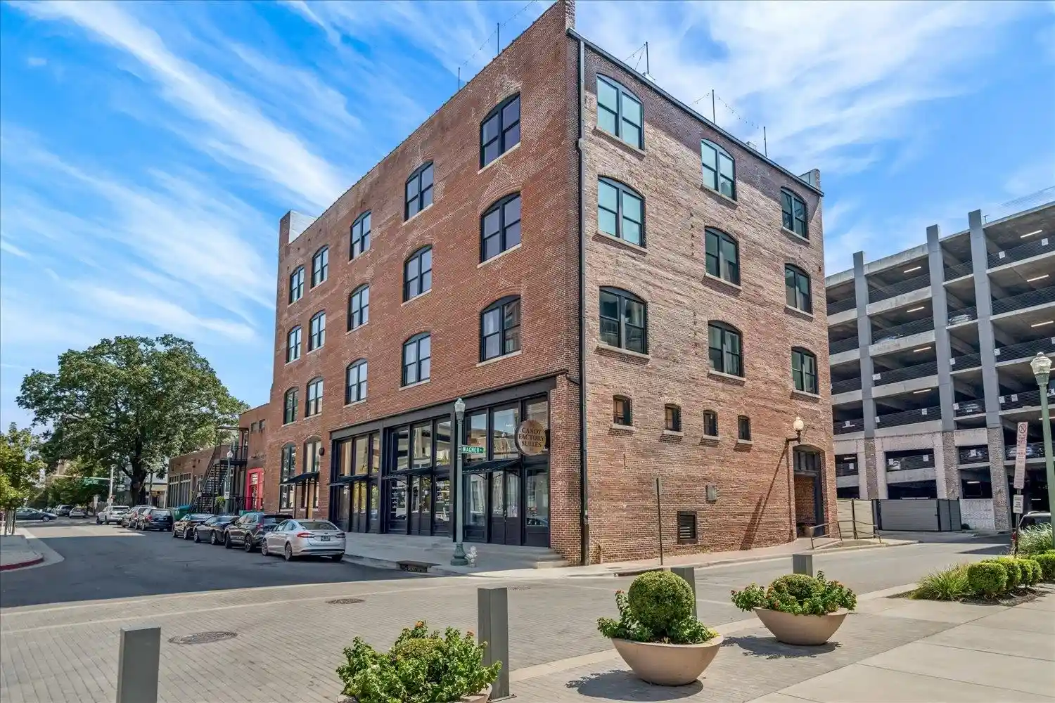 Photo 1 of Townhouse for sale at 262 Wagner Pl #301, Memphis, TN 38103 | MLS# 10230245 | Listing updated on 2026-09-21