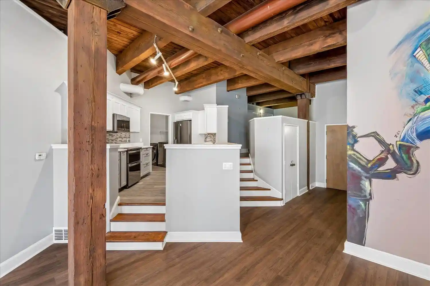 Photo 2 of Townhouse for sale at 262 Wagner Pl #301, Memphis, TN 38103 | MLS# 10230245 | Listing updated on 2026-09-21