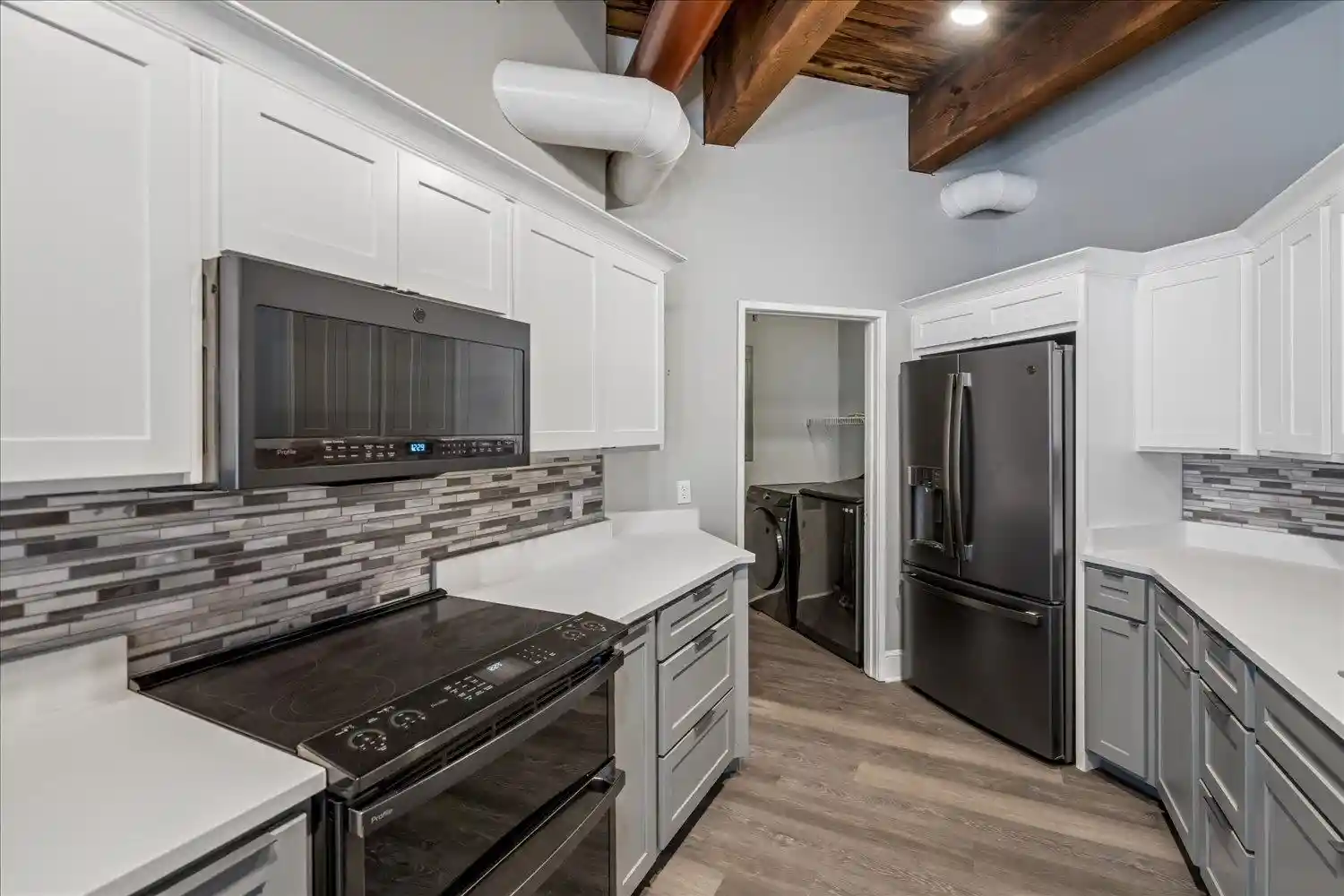 Photo 3 of Townhouse for sale at 262 Wagner Pl #301, Memphis, TN 38103 | MLS# 10230245 | Listing updated on 2026-09-21