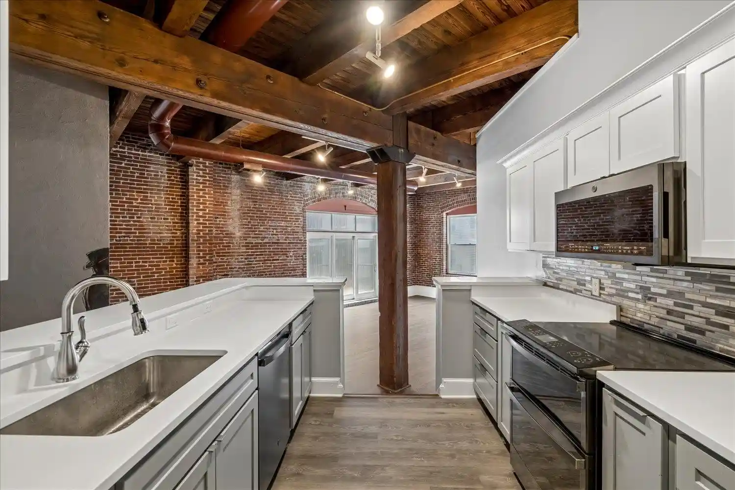 Photo 3 of Townhouse for sale at 262 Wagner Pl #301, Memphis, TN 38103 | MLS# 10230245 | Listing updated on 2026-09-21