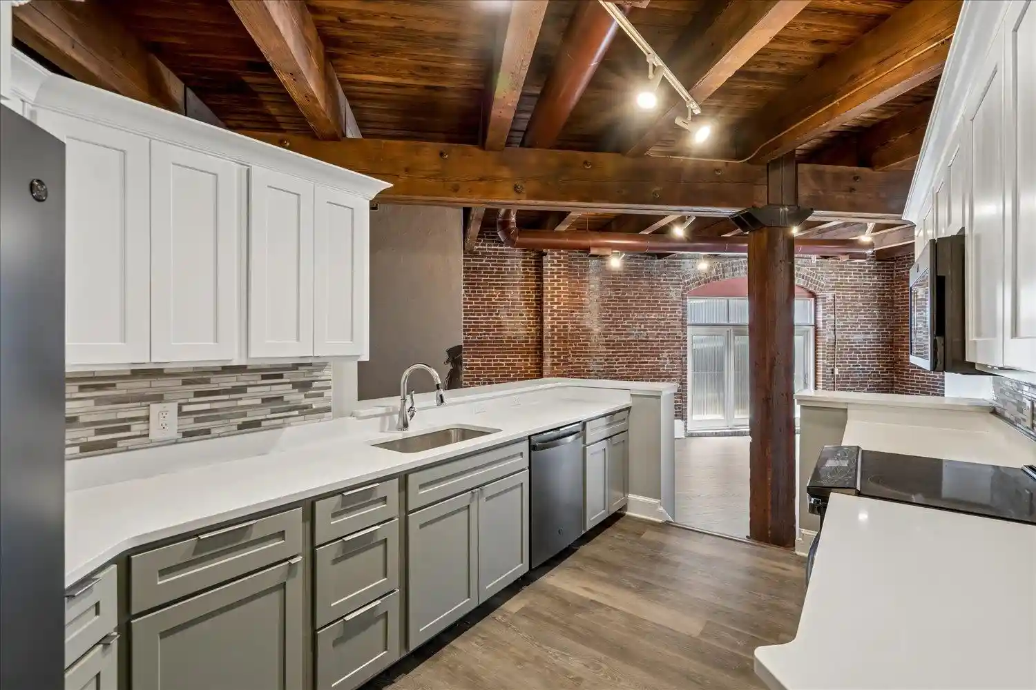 Photo 4 of Townhouse for sale at 262 Wagner Pl #301, Memphis, TN 38103 | MLS# 10230245 | Listing updated on 2026-09-21