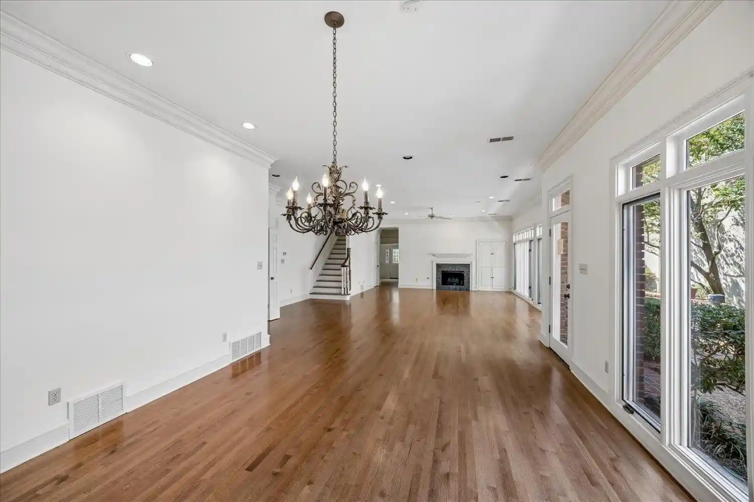 Photo 3 of Single family home for sale at 938 W Riverwalk Dr, Memphis, TN 38120 | MLS# 10230256 | Listing updated on 2026-10-05