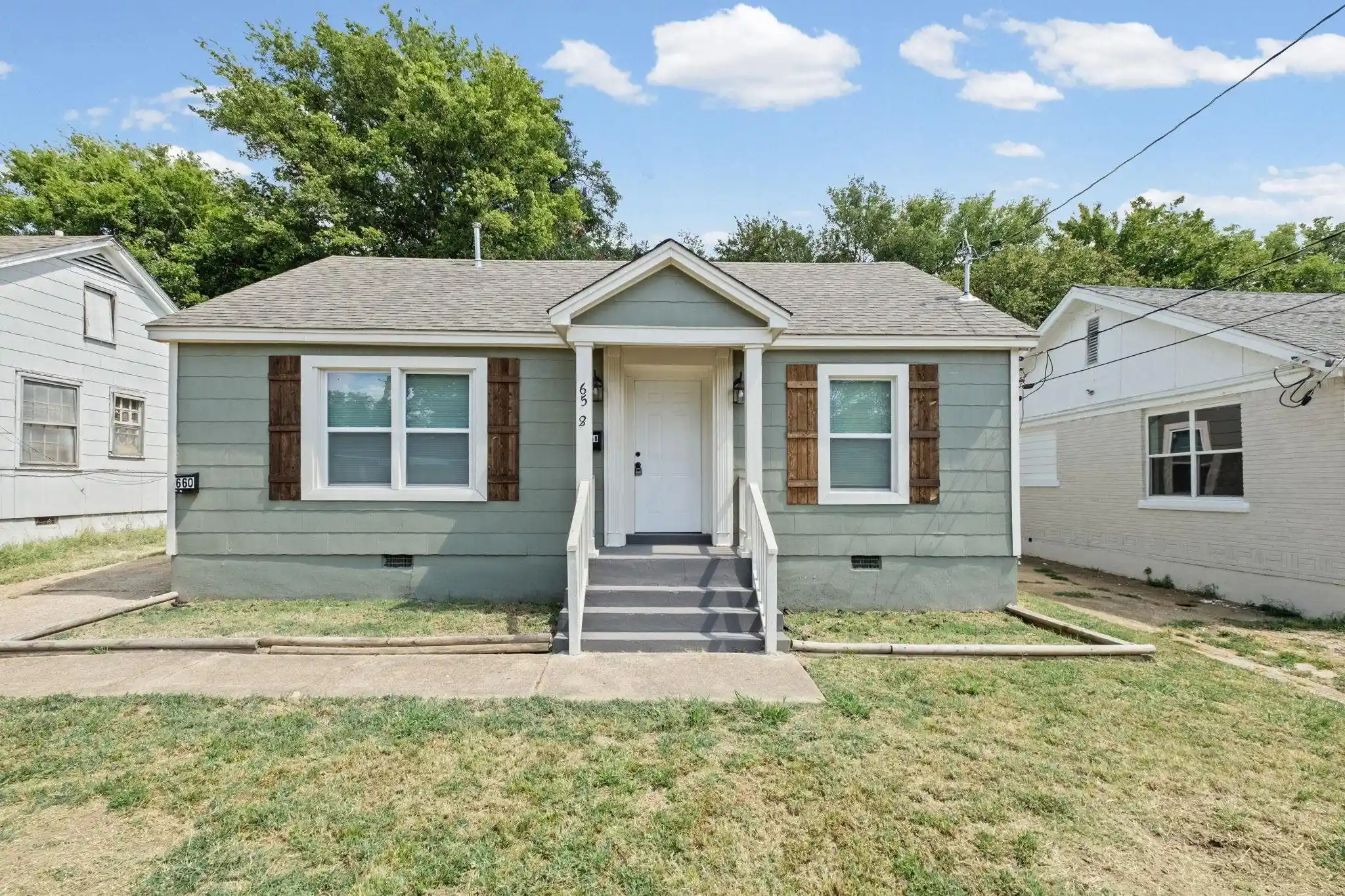 Photo 1 of Multi family home for sale at 658 Hillcrest St, Memphis, TN 38112 | MLS# 10230272 | Listing updated on 2026-09-11