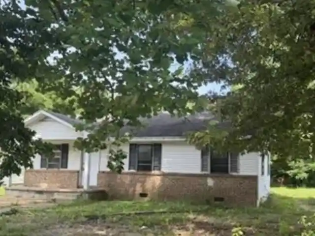 Photo 2 of Single family home for sale at 126 Barham St, Jackson, TN 38301 | MLS# 10230281 | Listing updated on 2026-09-11
