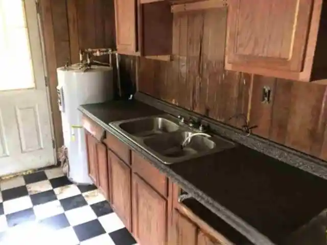 Photo 3 of Single family home for sale at 126 Barham St, Jackson, TN 38301 | MLS# 10230281 | Listing updated on 2026-09-11