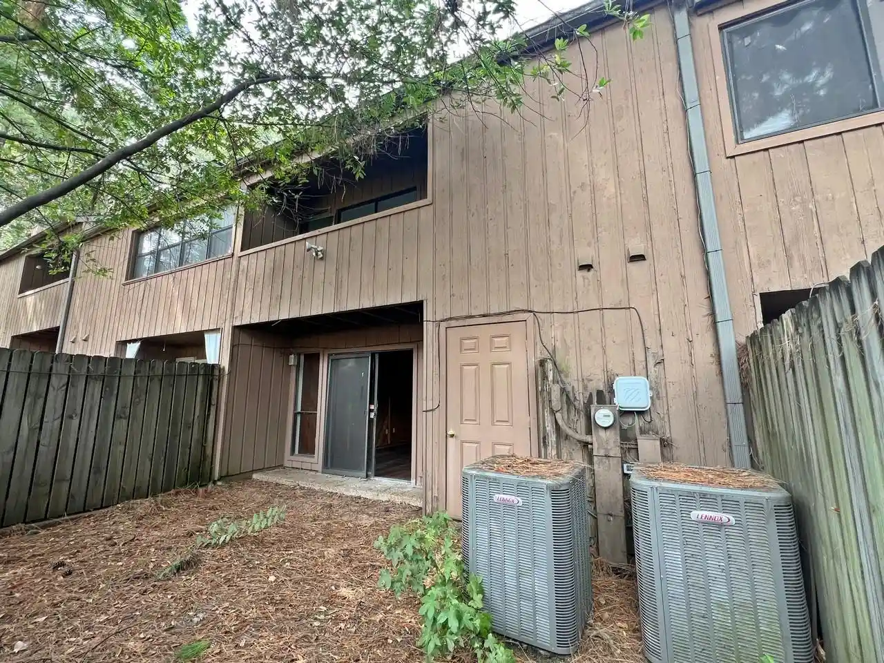 Listing Photo 2 - Condo for sale in building located at 4040 Graham Oaks Ct, Memphis, TN 38122 - Unit #21