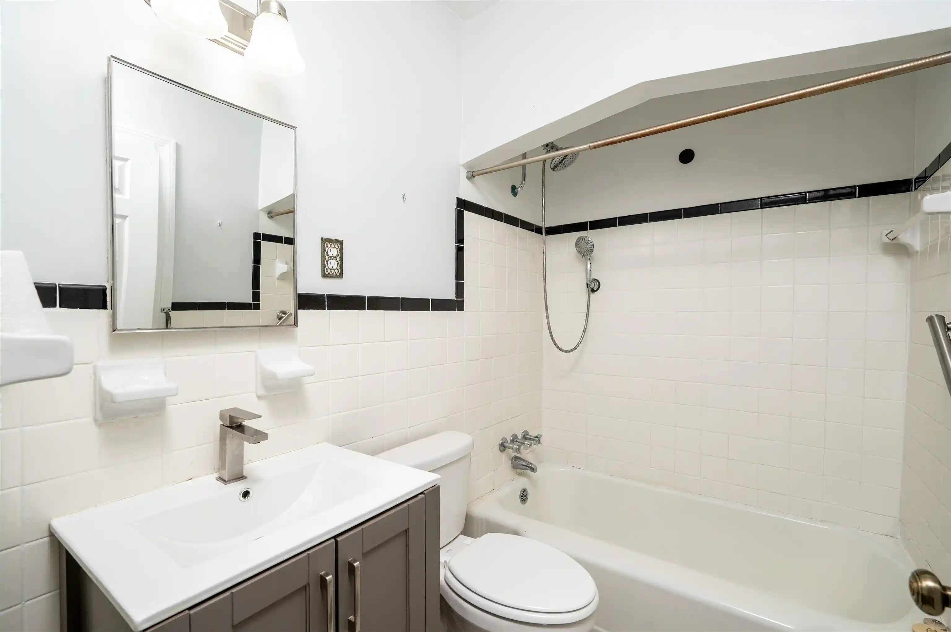 Photo 3 of Single family home for sale at 3814 Faxon Ave, Memphis, TN 38122 | MLS# 10230287 | Listing updated on 2026-09-14