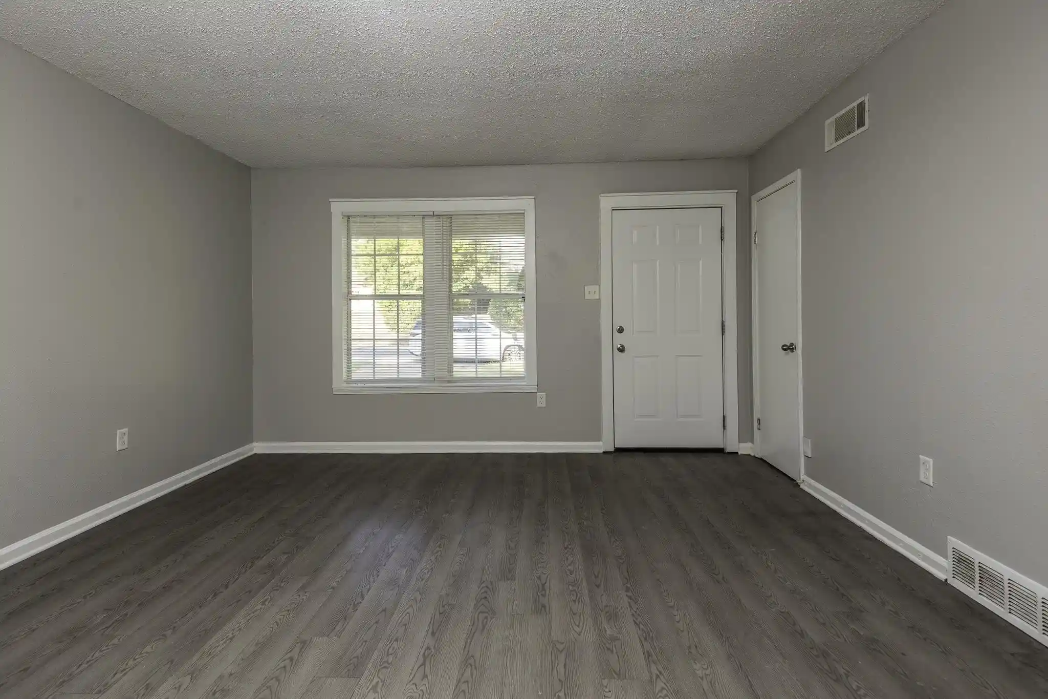 Photo 3 of Single family home for sale at 4780 Hillbrook Rd, Memphis, TN 38109 | MLS# 10230296 | Listing updated on 2026-09-20