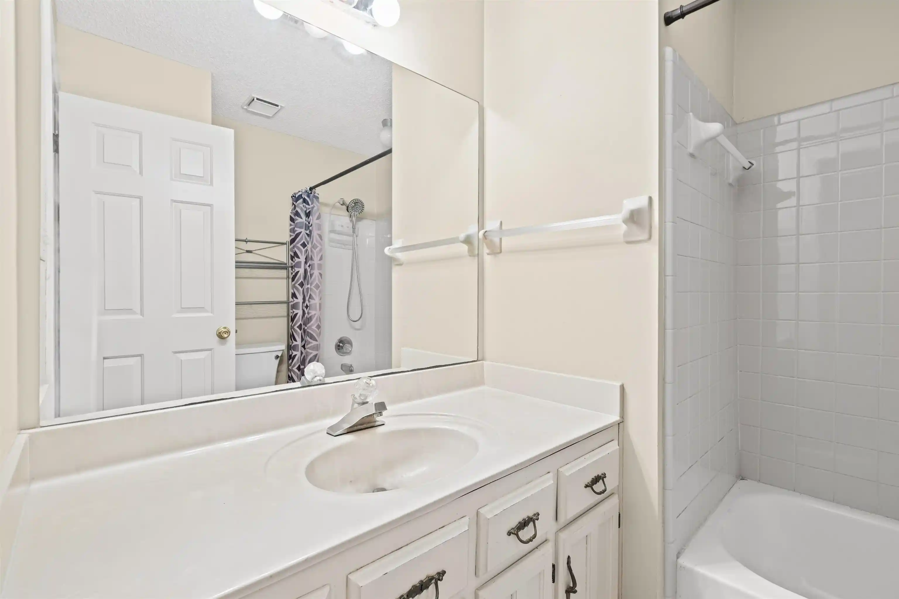 Photo 3 of Sale Pending at 8142 S Creekside Cir, Cordova, TN 38016 | MLS# 10230314 | Listing updated on 2026-10-01