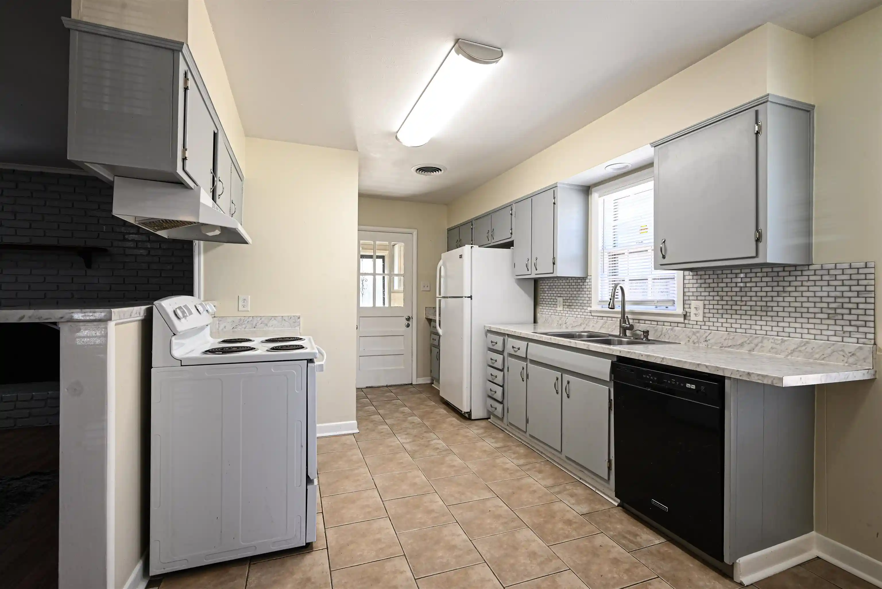 Photo 3 of Single family home for sale at 5585 Milford Rd, Memphis, TN 38120 | MLS# 10230322 | Listing updated on 2026-09-15