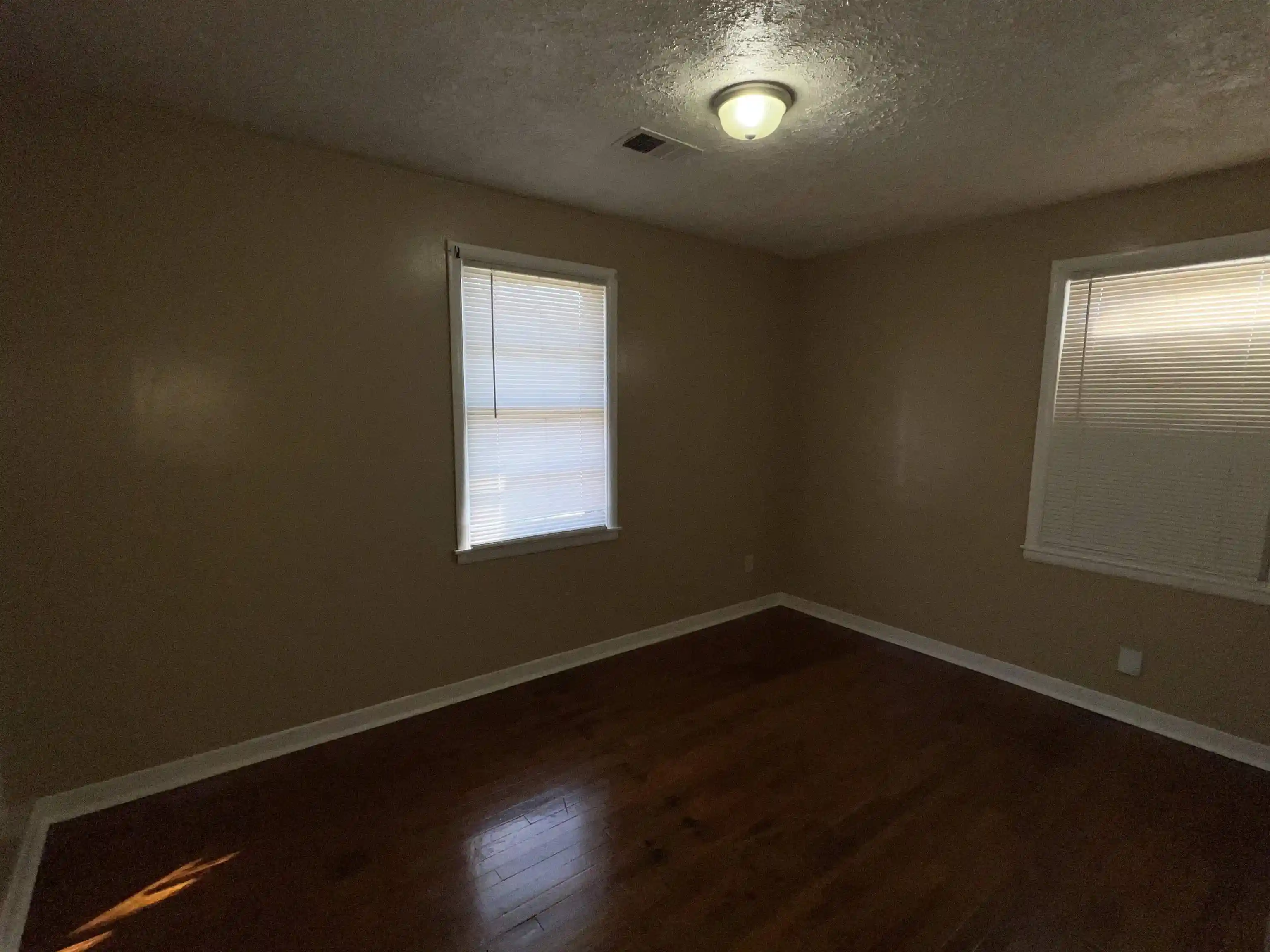 Photo 2 of Single family home for sale at 1251 Holliday St, Memphis, TN 38122 | MLS# 10230325 | Listing updated on 2026-09-12