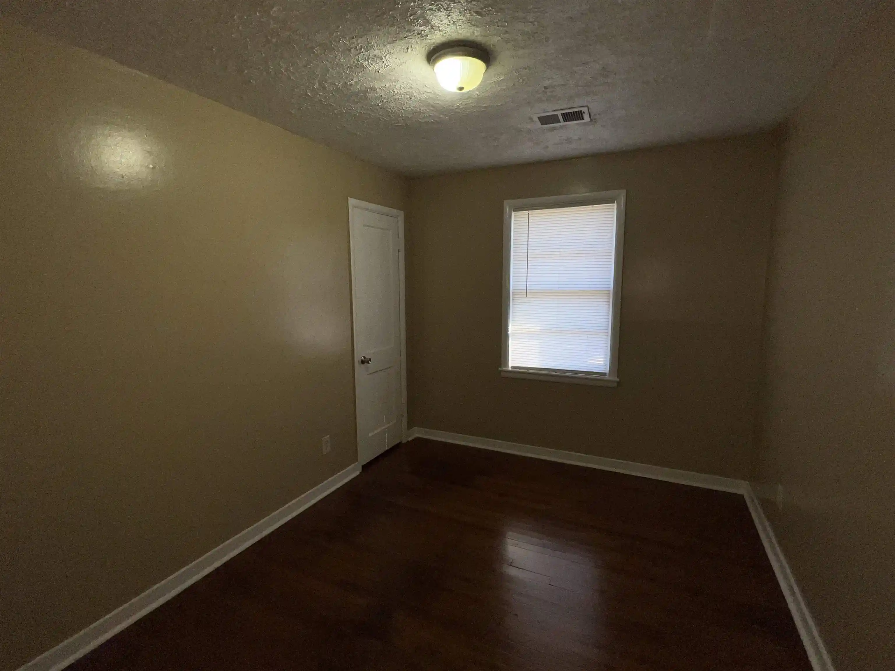 Photo 3 of Single family home for sale at 1251 Holliday St, Memphis, TN 38122 | MLS# 10230325 | Listing updated on 2026-09-12