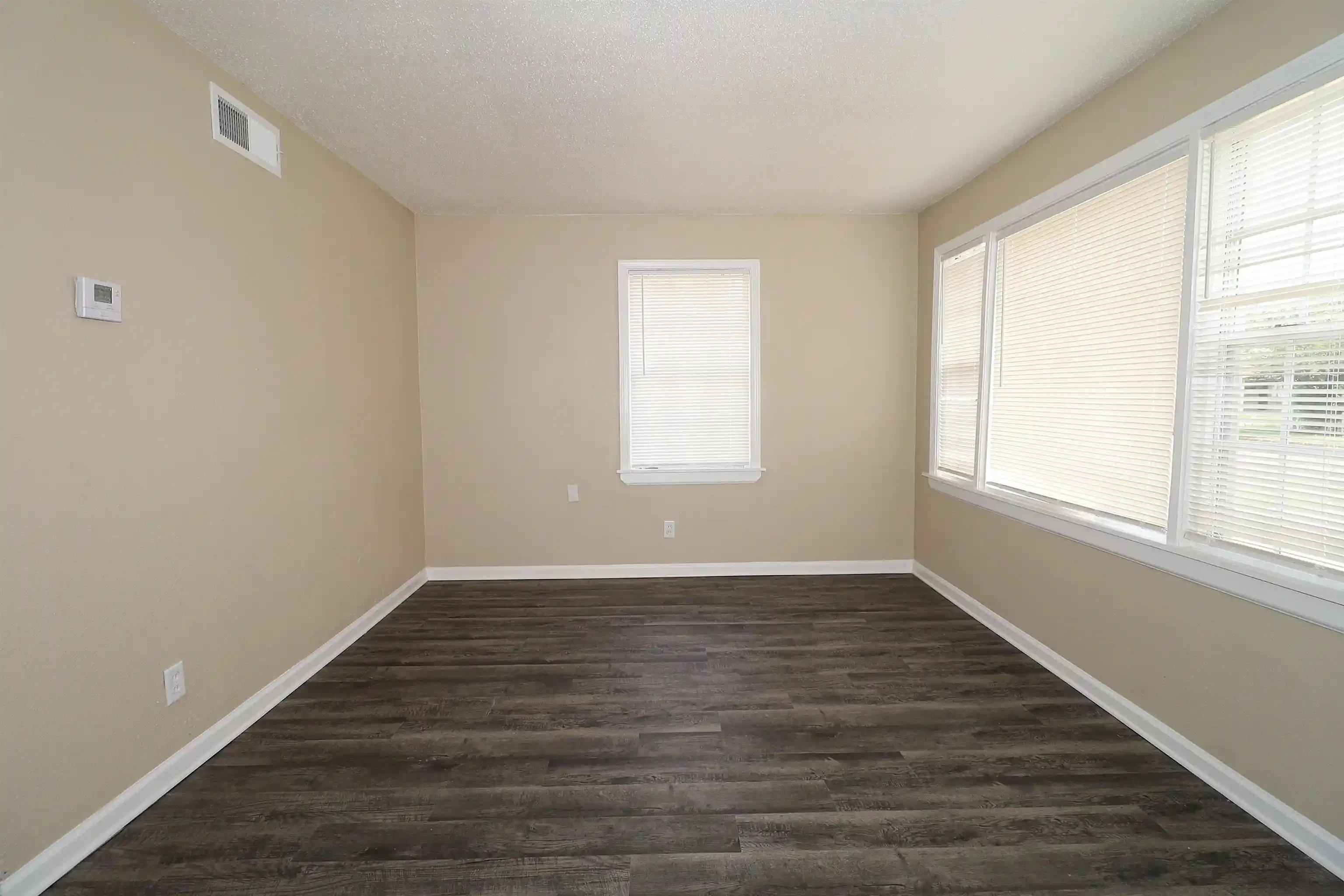 Photo 4 of House for sale at 69 Eastview Dr, Memphis, TN 38111 | MLS# 10230333 | Listing updated on 2026-09-12