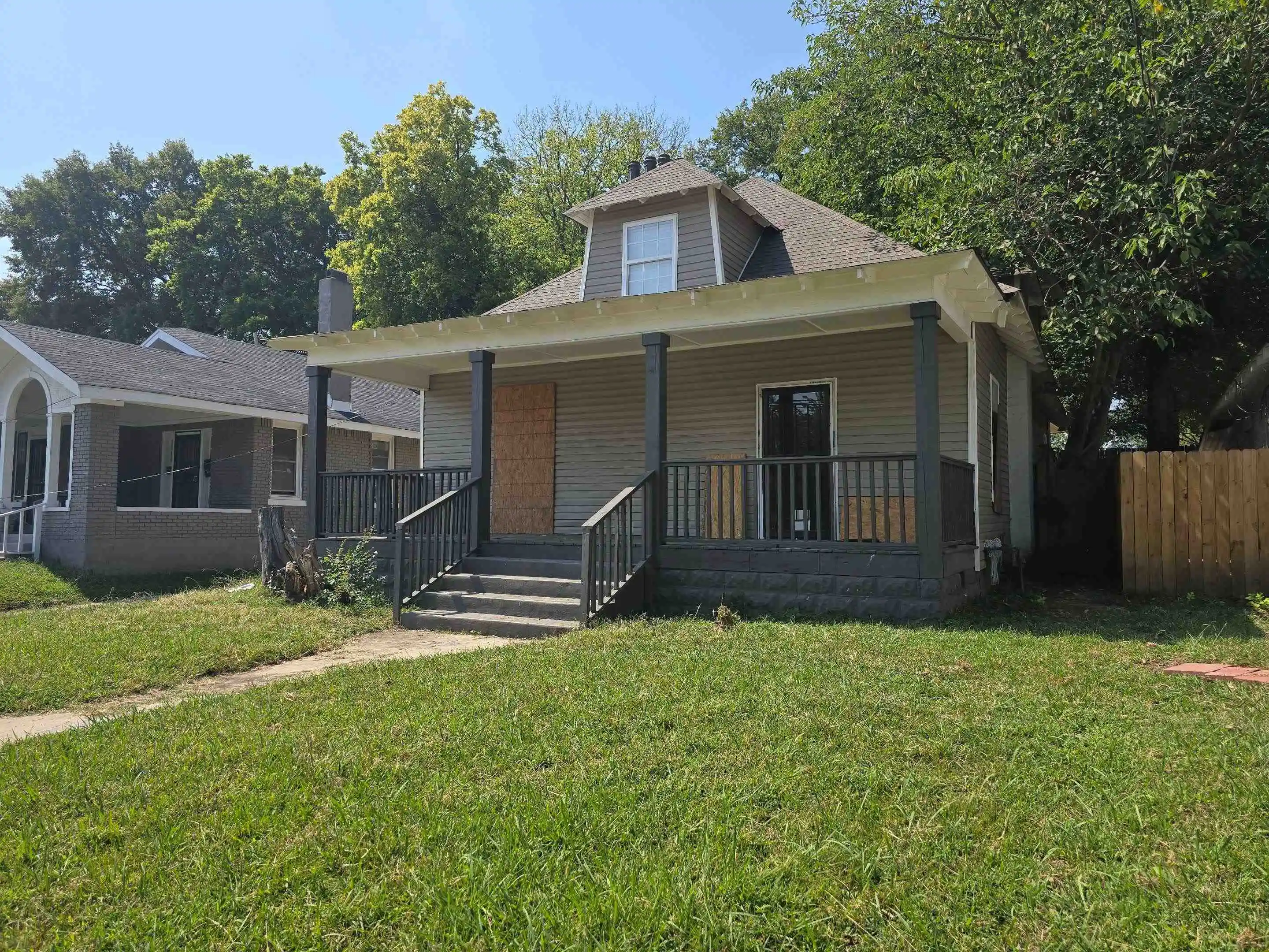 Photo 1 of Single family home for sale at 125 Claybrook St, Memphis, TN 38104 | MLS# 10230355 | Listing updated on 2026-09-13