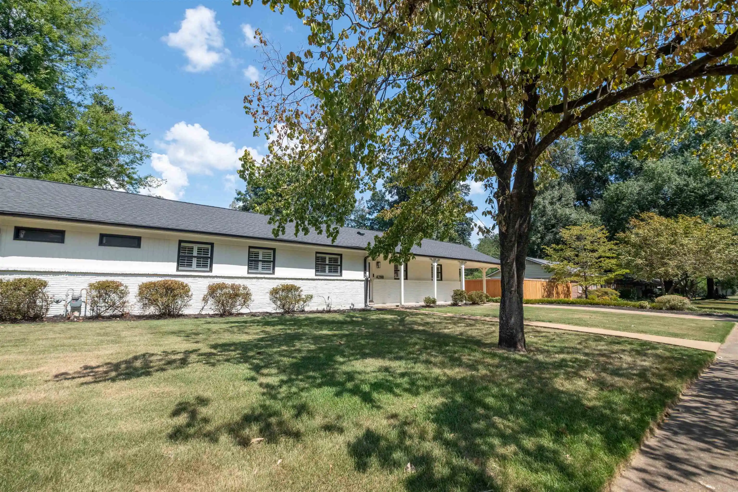 Photo 1 of Single family home for sale at 4288 Charleswood Ave, Memphis, TN 38117 | MLS# 10230364 | Listing updated on 2026-10-08