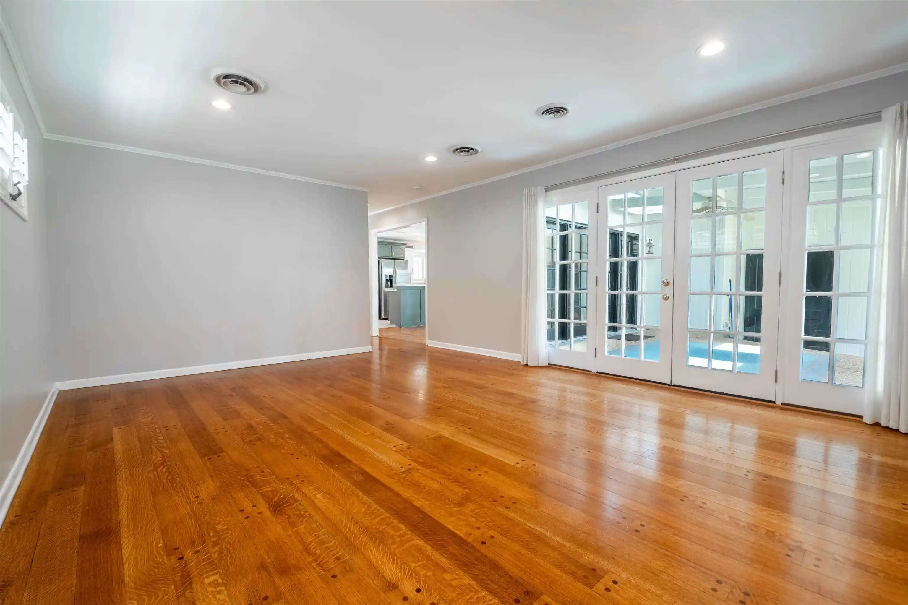 Photo 3 of Single family home for sale at 4288 Charleswood Ave, Memphis, TN 38117 | MLS# 10230364 | Listing updated on 2026-10-08