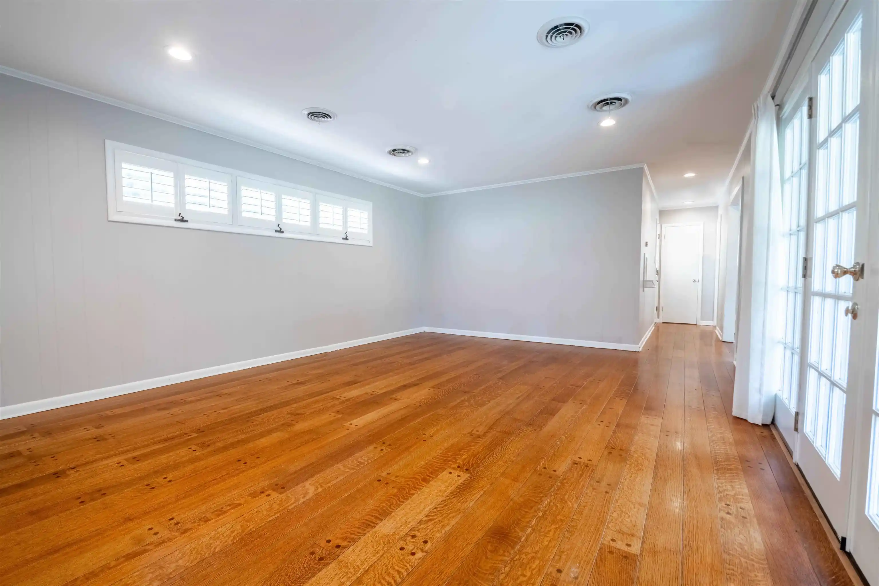 Photo 4 of Single family home for sale at 4288 Charleswood Ave, Memphis, TN 38117 | MLS# 10230364 | Listing updated on 2026-10-08