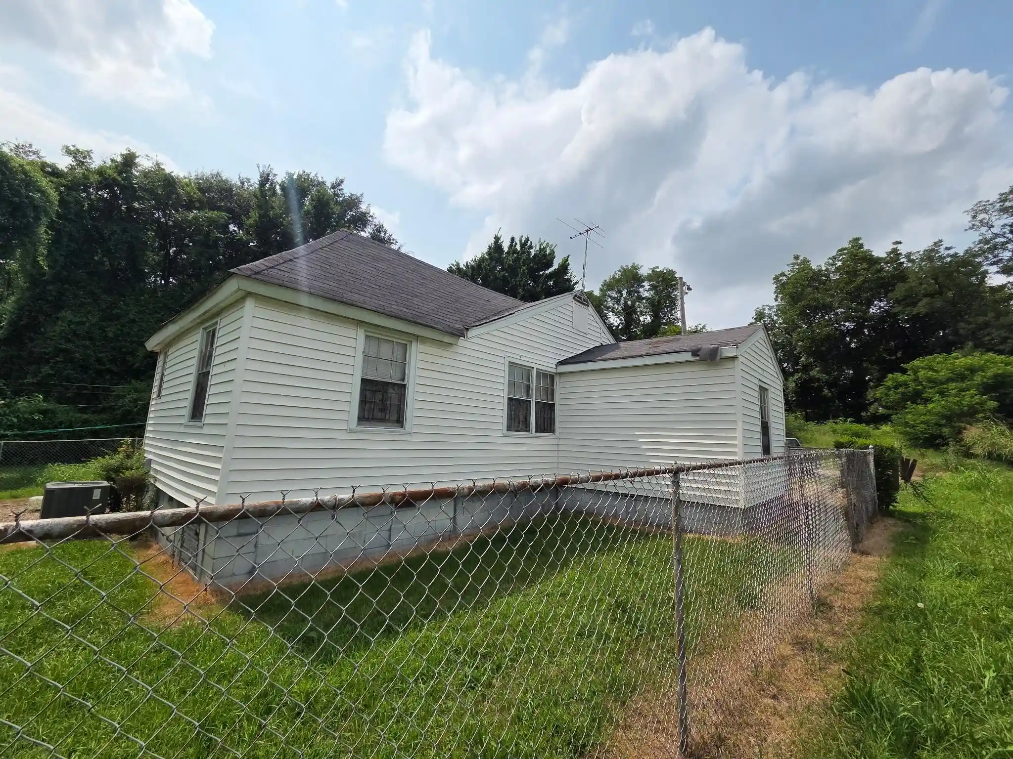 Photo 3 of Single family home for sale at 287 Olmstead Ave, Memphis, TN 38106 | MLS# 10230379 | Listing updated on 2026-09-14