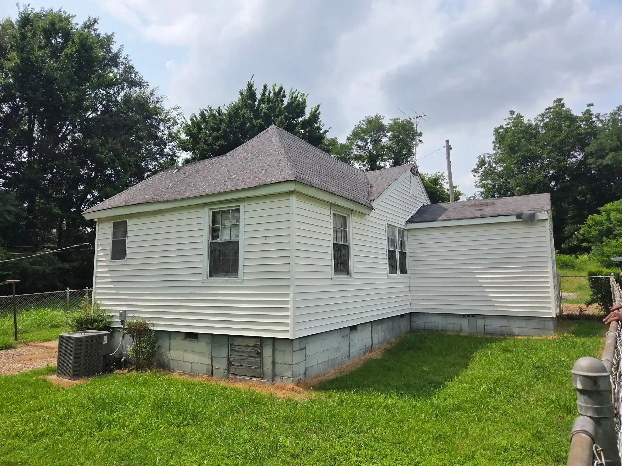Photo 3 of Single family home for sale at 287 Olmstead Ave, Memphis, TN 38106 | MLS# 10230379 | Listing updated on 2026-09-14