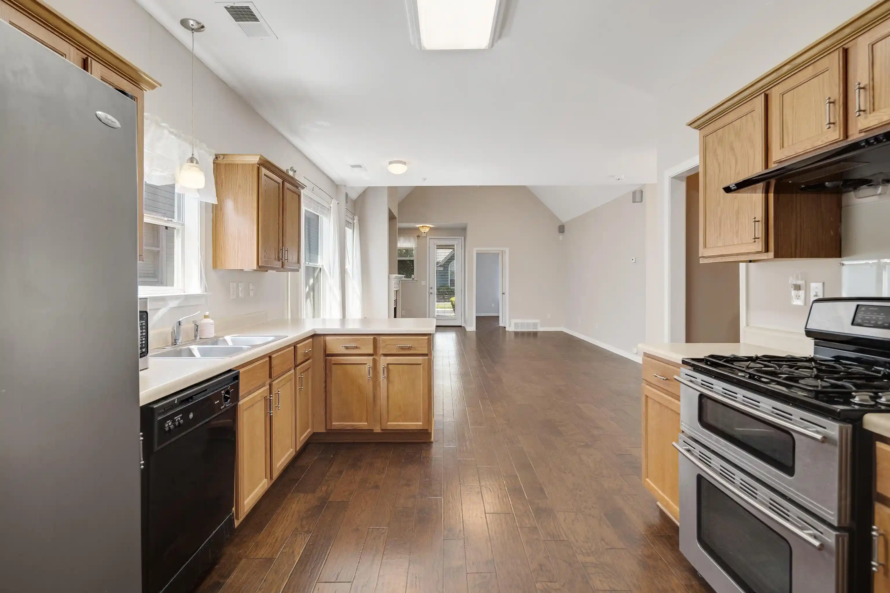 Photo 2 of Single family home for sale at 1364 Harbor Park Dr, Memphis, TN 38103 | MLS# 10230380 | Listing updated on 2026-09-14