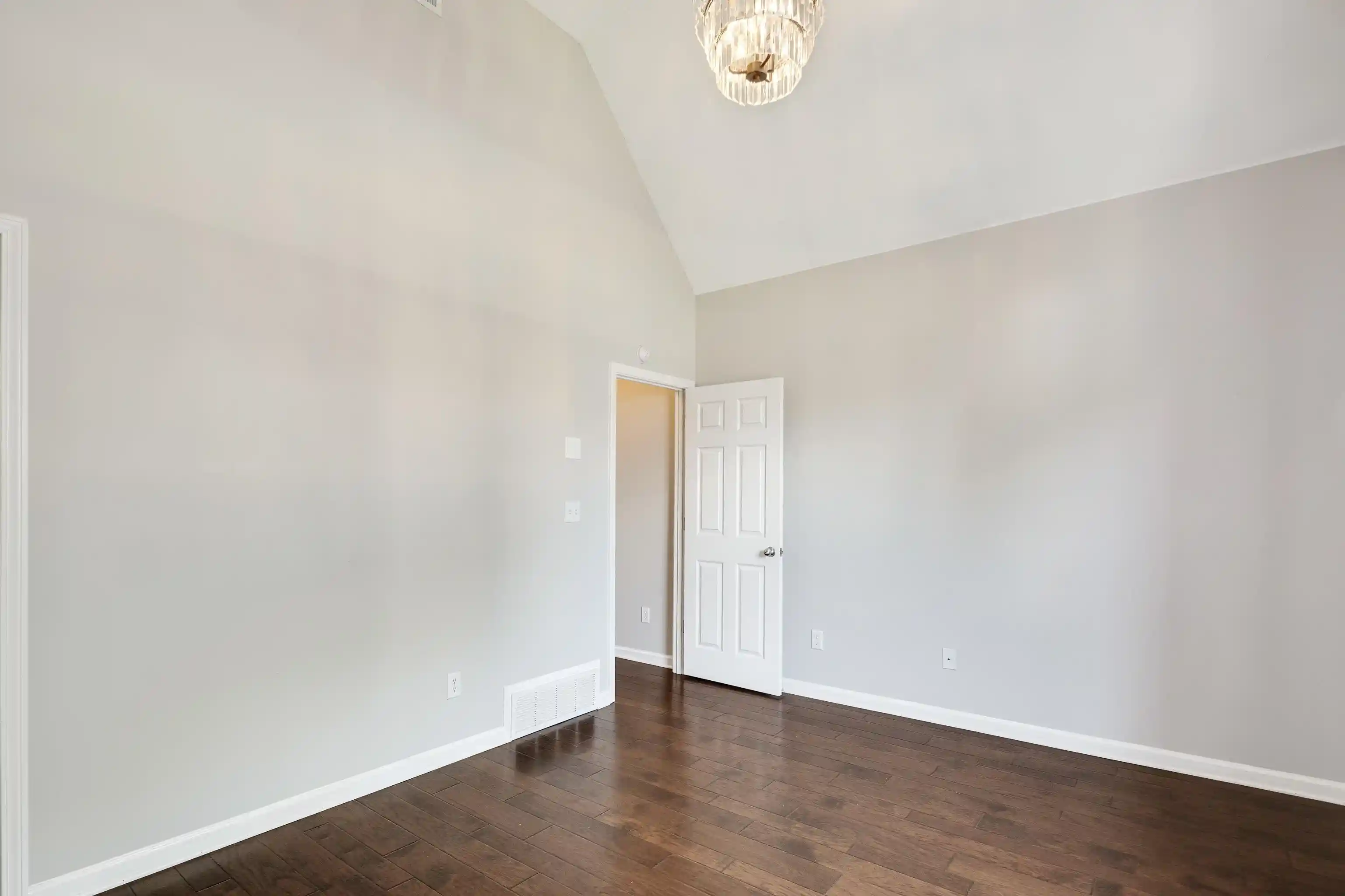 Photo 3 of Single family home for sale at 1364 Harbor Park Dr, Memphis, TN 38103 | MLS# 10230380 | Listing updated on 2026-09-14