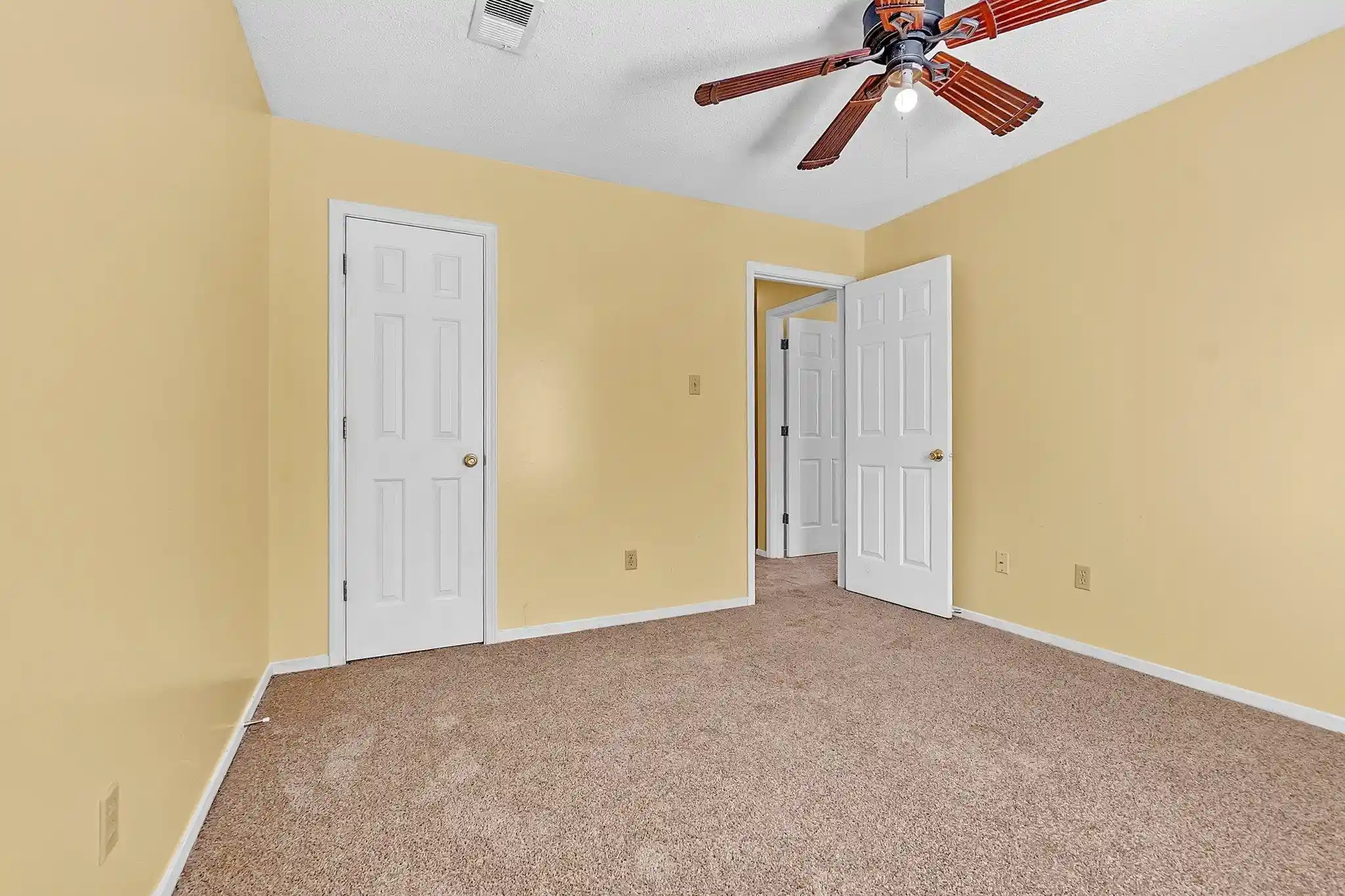 Photo 3 of Townhouse for sale at 1515 Beaver Trl Dr, Cordova, TN 38016 | MLS# 10230395 | Listing updated on 2026-09-14