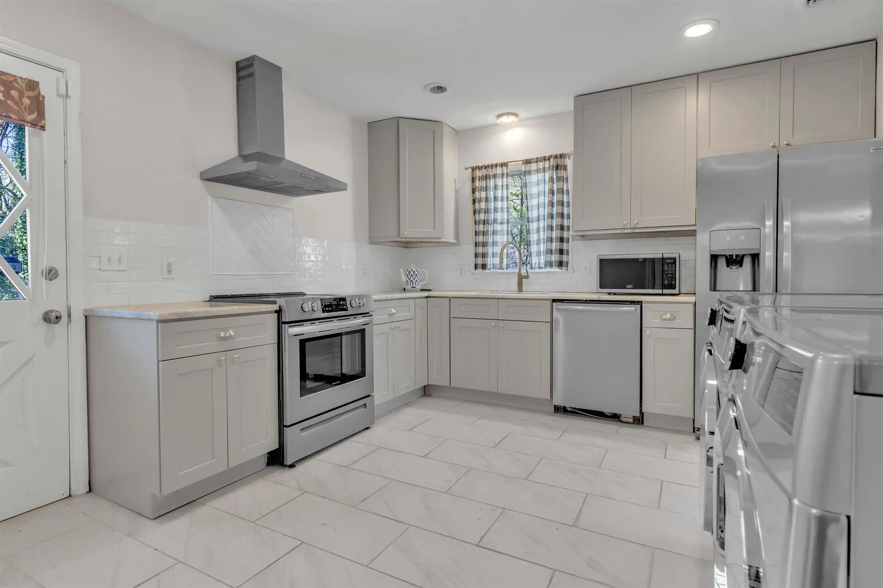 Photo 3 of Single family home for sale at 465 Gerald Rd, Memphis, TN 38122 | MLS# 10230405 | Listing updated on 2026-09-16