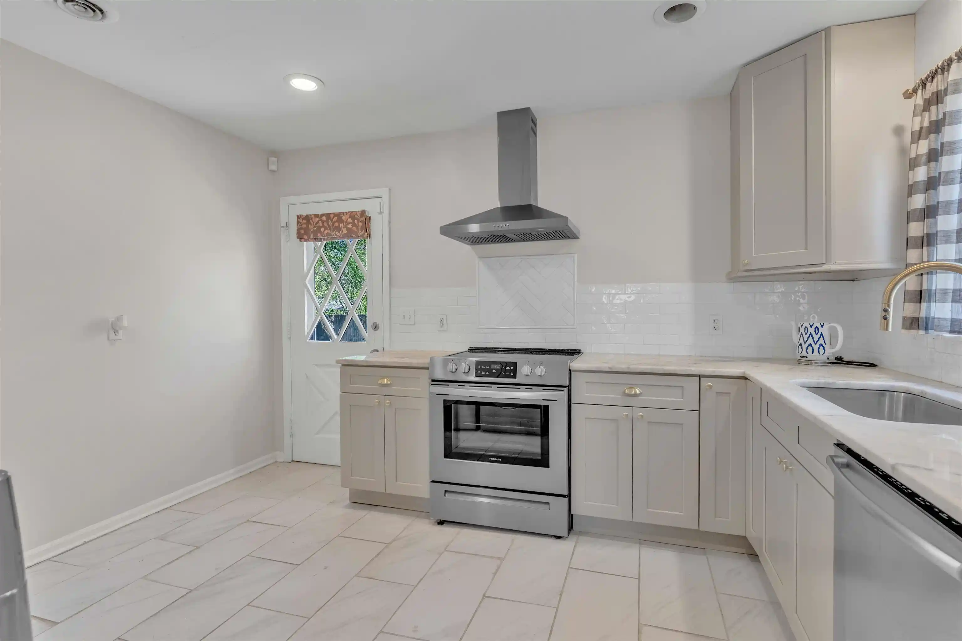 Photo 4 of Single family home for sale at 465 Gerald Rd, Memphis, TN 38122 | MLS# 10230405 | Listing updated on 2026-09-16