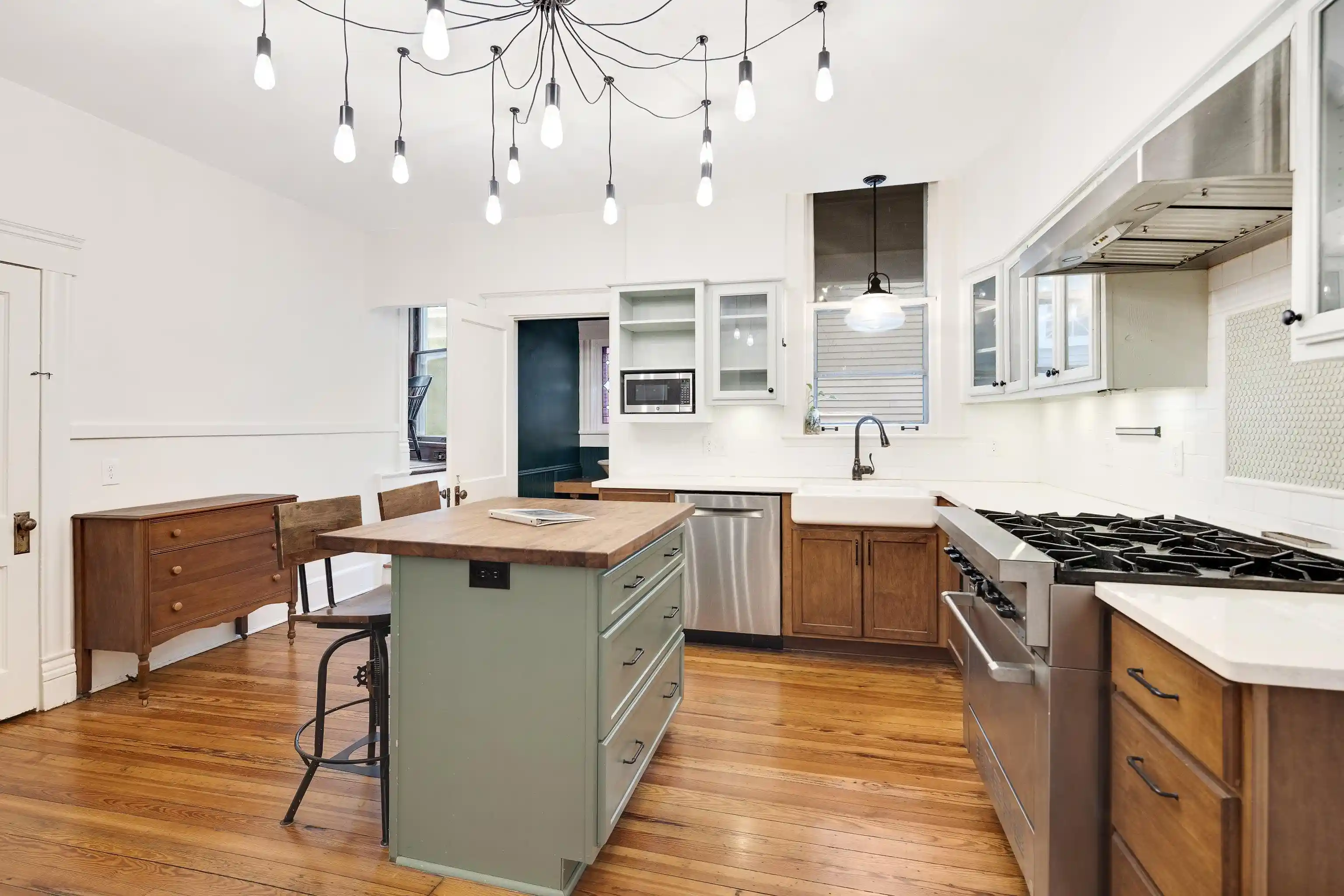 Photo 3 of Single family home for sale at 1475 Central Ave, Memphis, TN 38104 | MLS# 10230435 | Listing updated on 2026-09-24