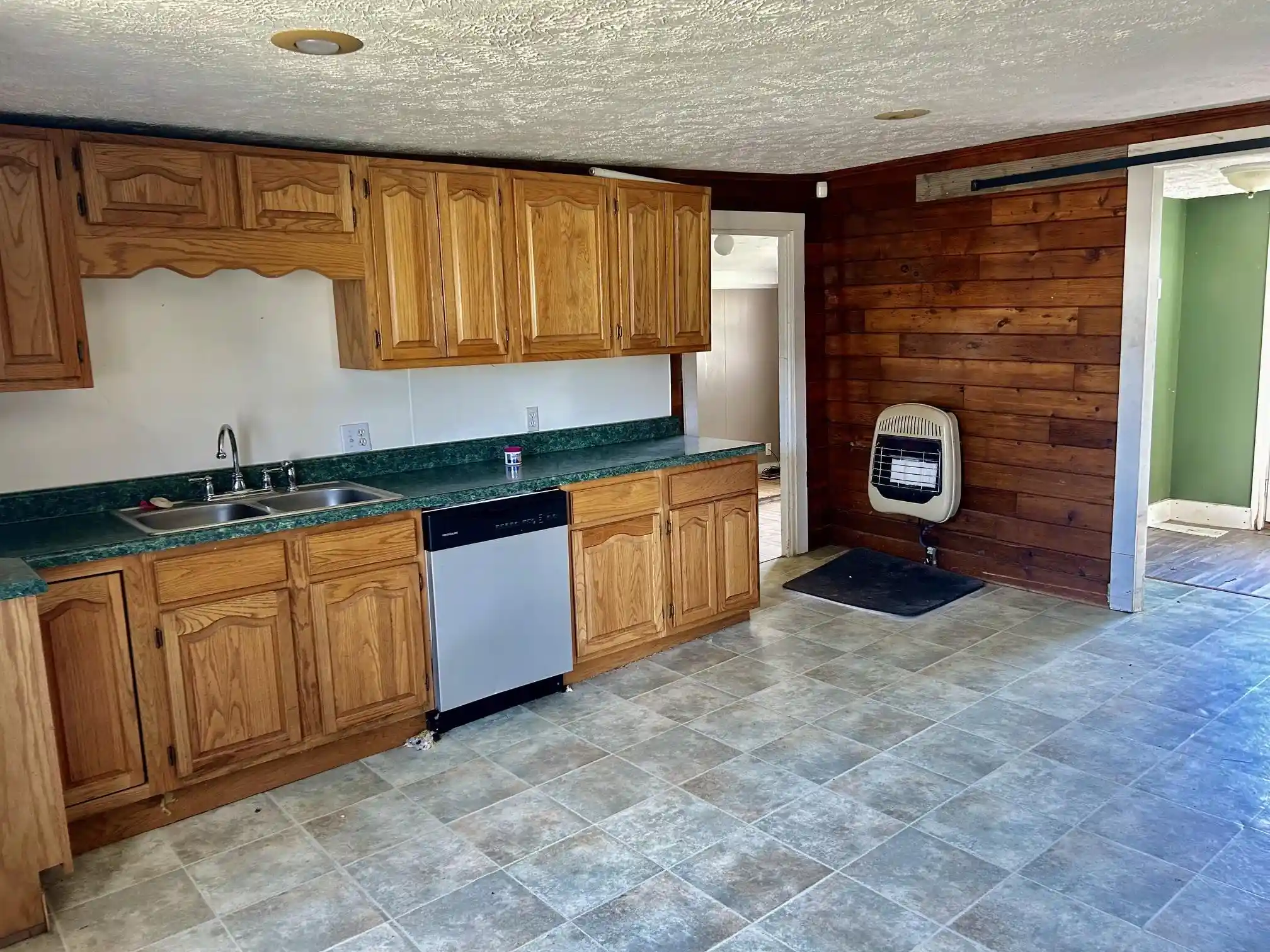 Photo 3 of Single family home for sale at 556 Hartsfield Rd, Newbern, TN 38059 | MLS# 10230478 | Listing updated on 2026-09-18