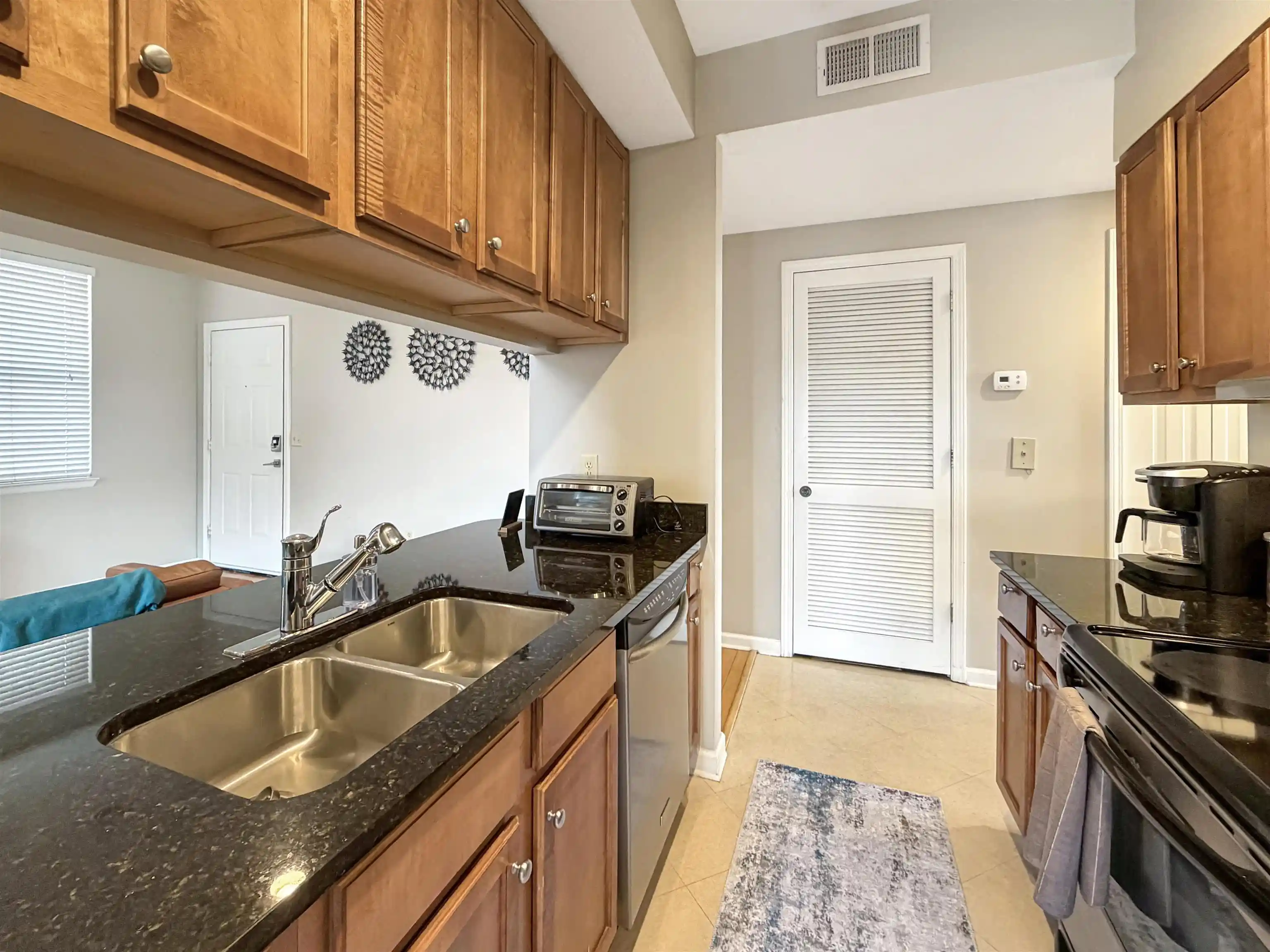 Listing Photo 2 - Condo for sale in building located at 85 Vance Ave, Memphis, TN 38103 - Unit #202