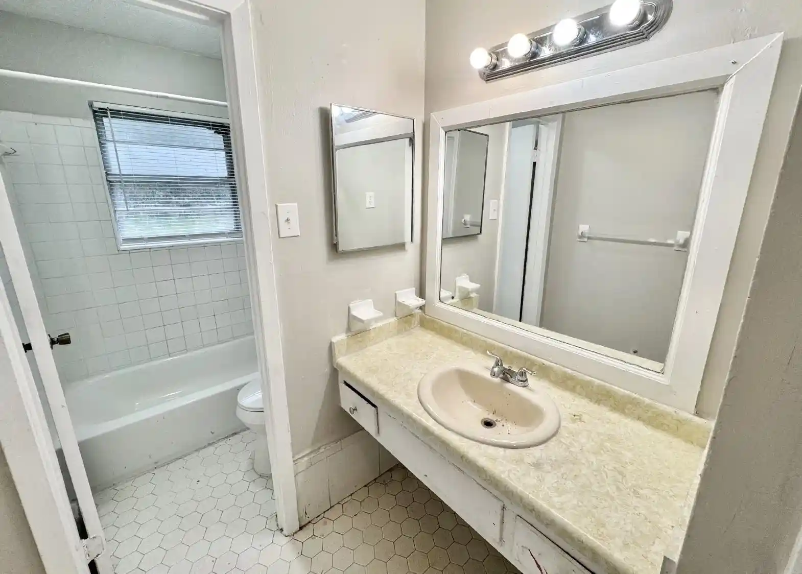 Photo 3 of Single family home for sale at 3353 Elk Point Dr, Memphis, TN 38128 | MLS# 10230496 | Listing updated on 2026-09-16