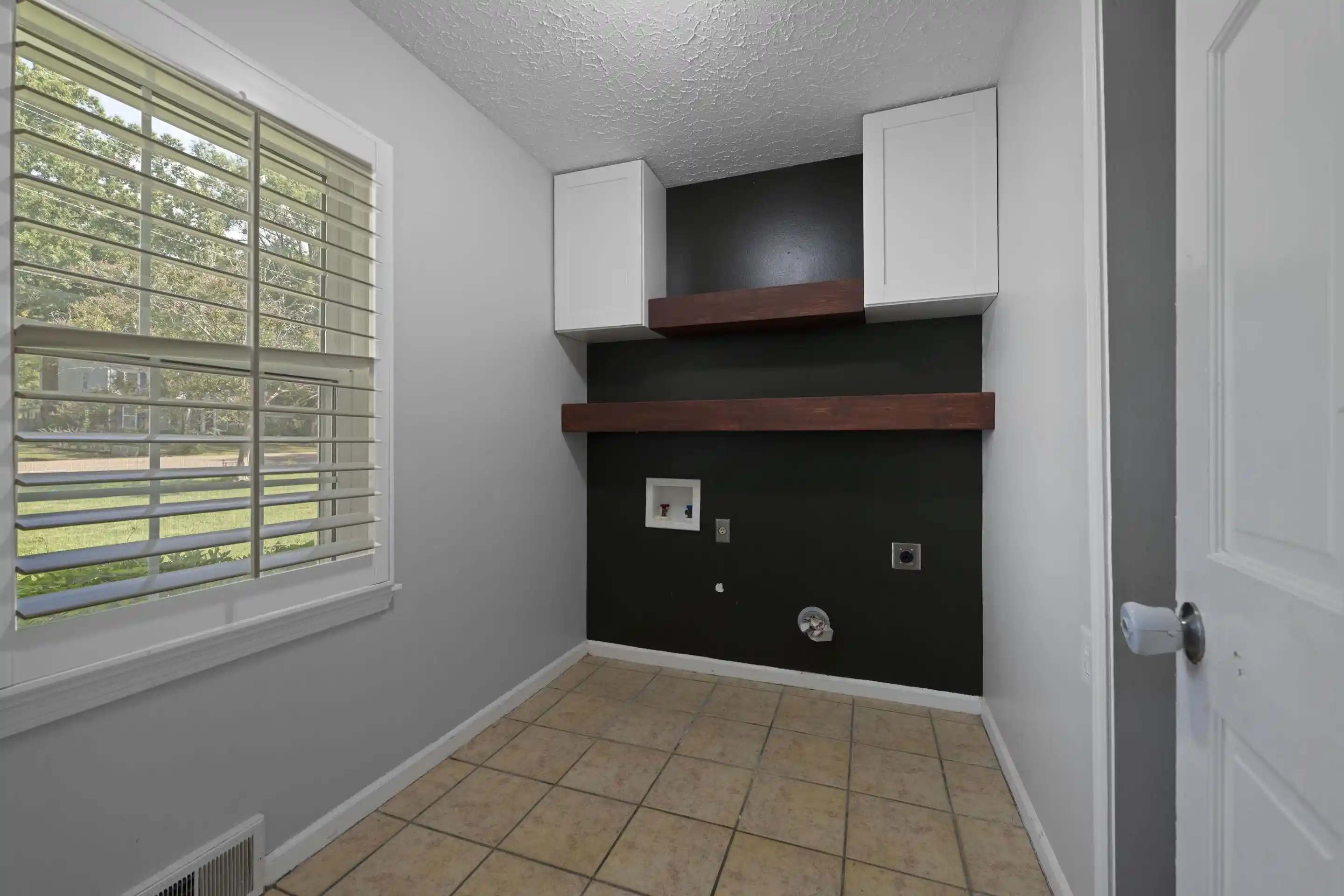 Photo 3 of Single family home for sale at 7547 Neshoba Dr, Germantown, TN 38138 | MLS# 10230514 | Listing updated on 2026-09-16
