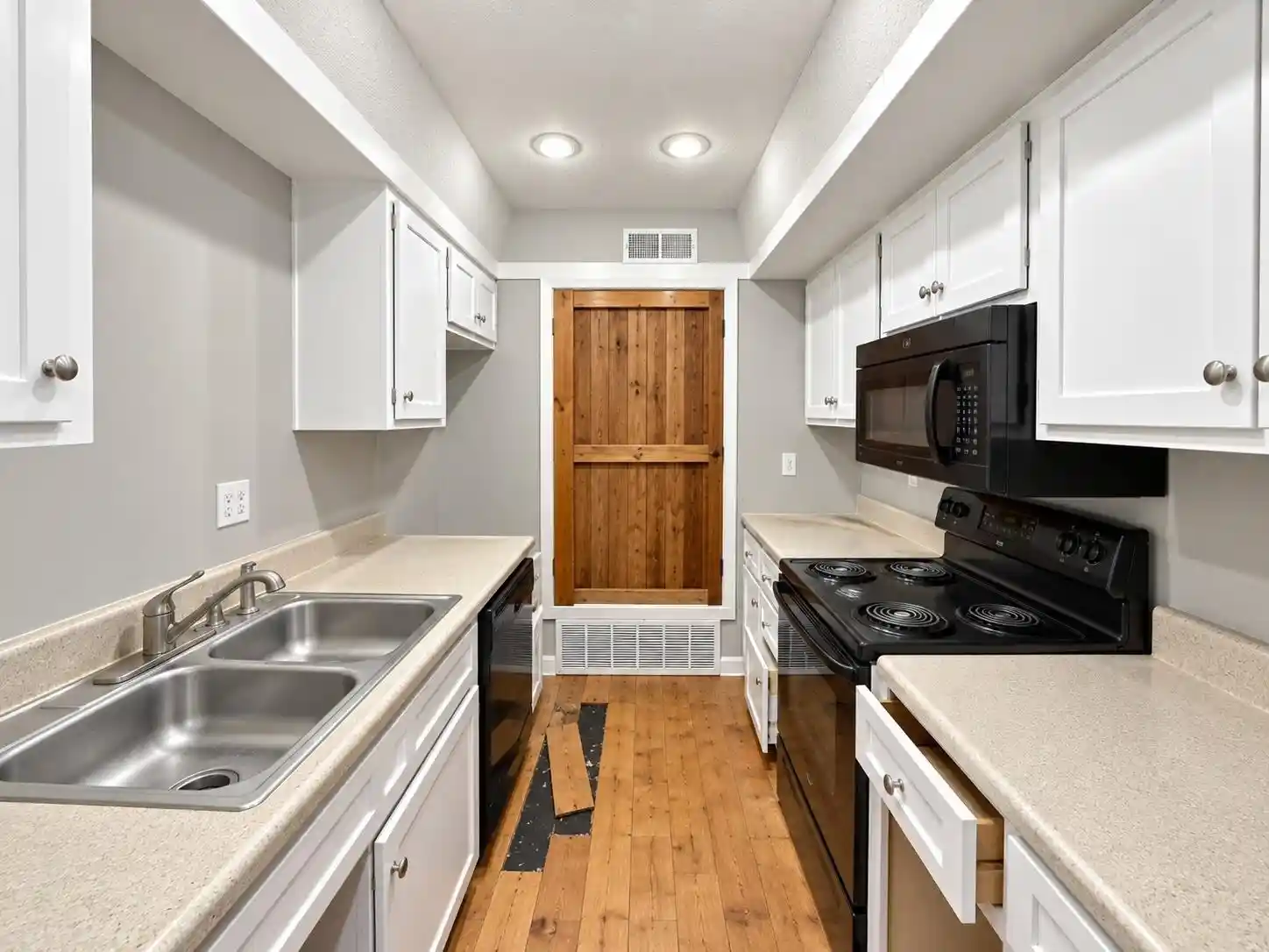 Photo 4 of Townhouse for sale at 1202 Middle Ct #301, Memphis, TN 38119 | MLS# 10230524 | Listing updated on 2026-09-16