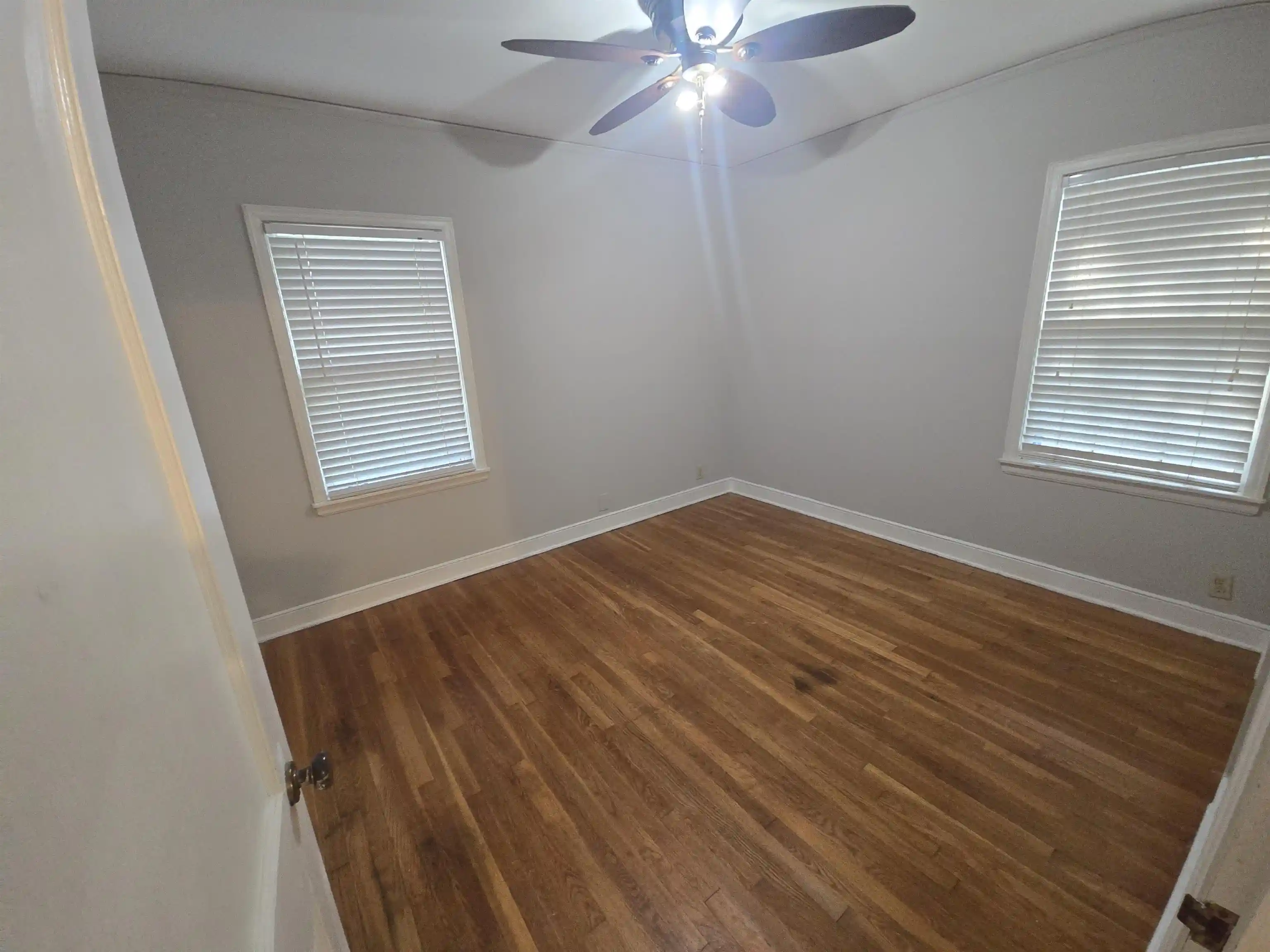 Photo 4 of Single family home for sale at 1075 Lorraine St, Memphis, TN 38122 | MLS# 10230529 | Listing updated on 2026-09-16