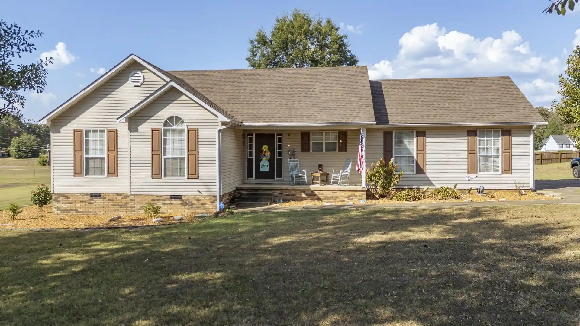 Photo 1 of Single family home for sale at 305 Jordan Glen Ln, Savannah, TN 38372 | MLS# 10230541 | Listing updated on 2026-09-16