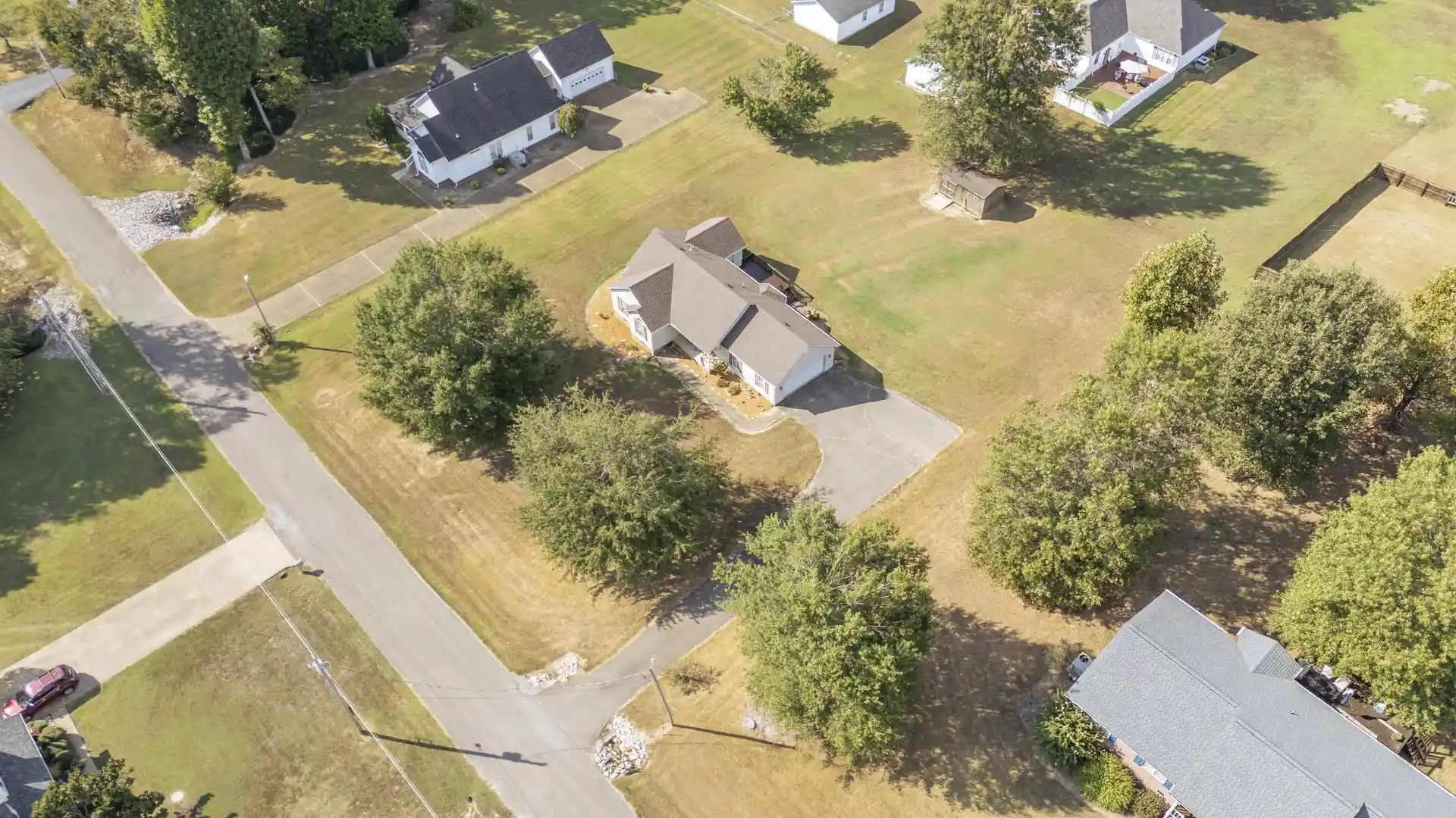 Photo 3 of Single family home for sale at 305 Jordan Glen Ln, Savannah, TN 38372 | MLS# 10230541 | Listing updated on 2026-09-16
